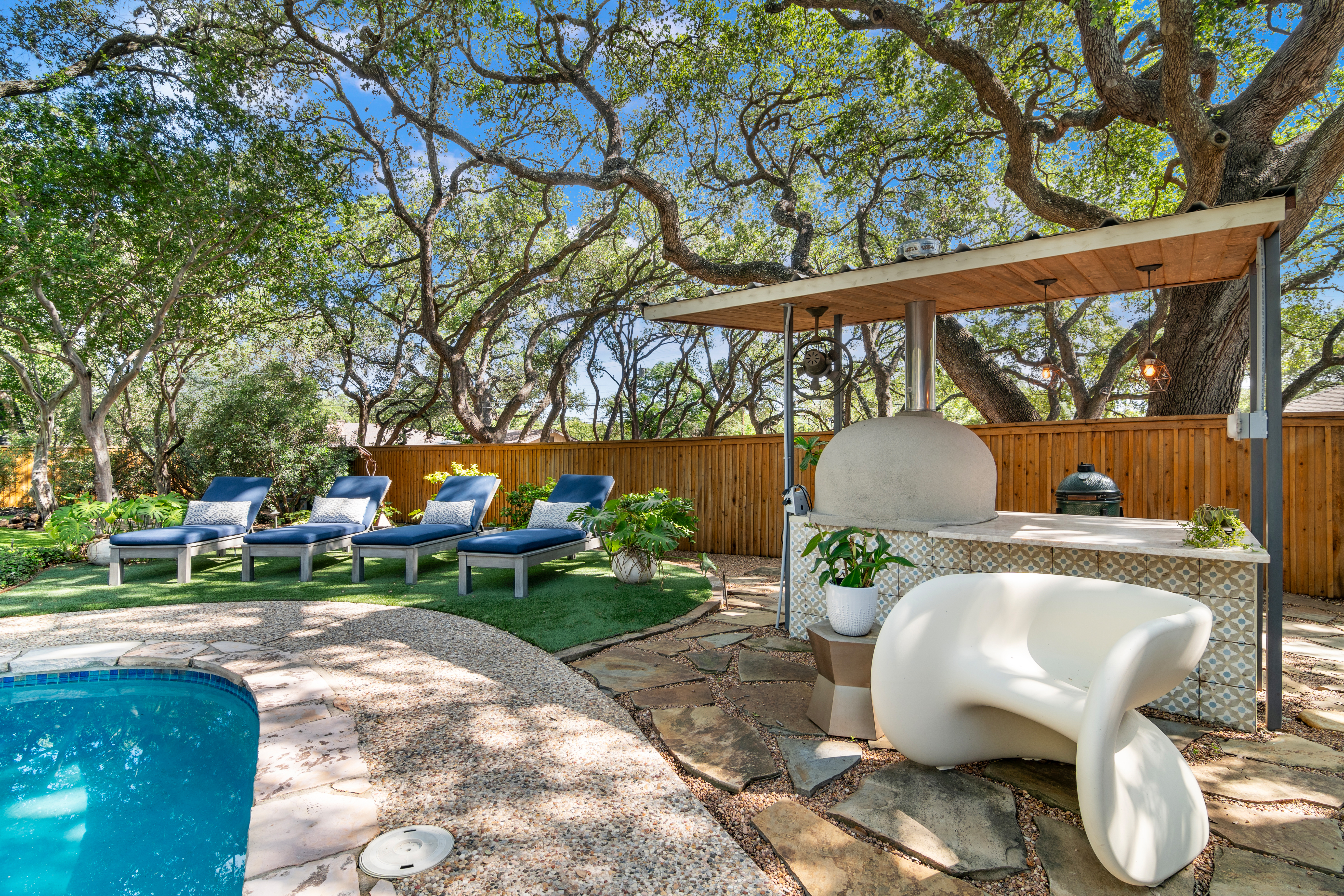  Private Oak-Shaded Estate in Castle Hills - 物件實景