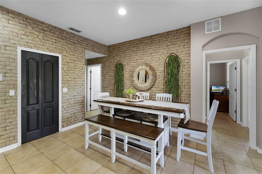 Oviedo, Florida, 32765, United States, 6 Bedrooms Bedrooms, ,5 BathroomsBathrooms,Residential,For Sale,1857503