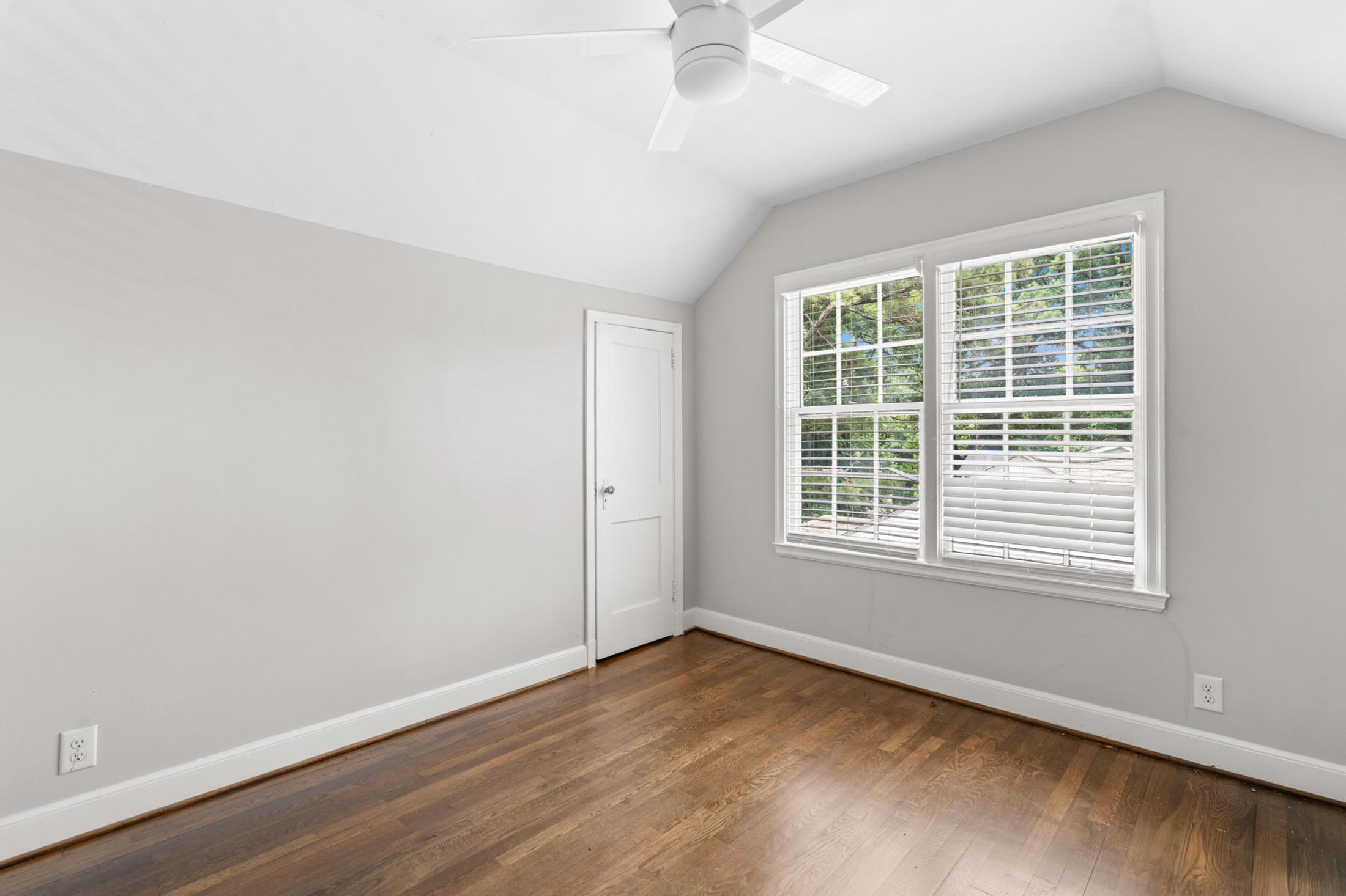  Move-in Ready Four Bedroom Home Offers Intown Convenience - 物件實景