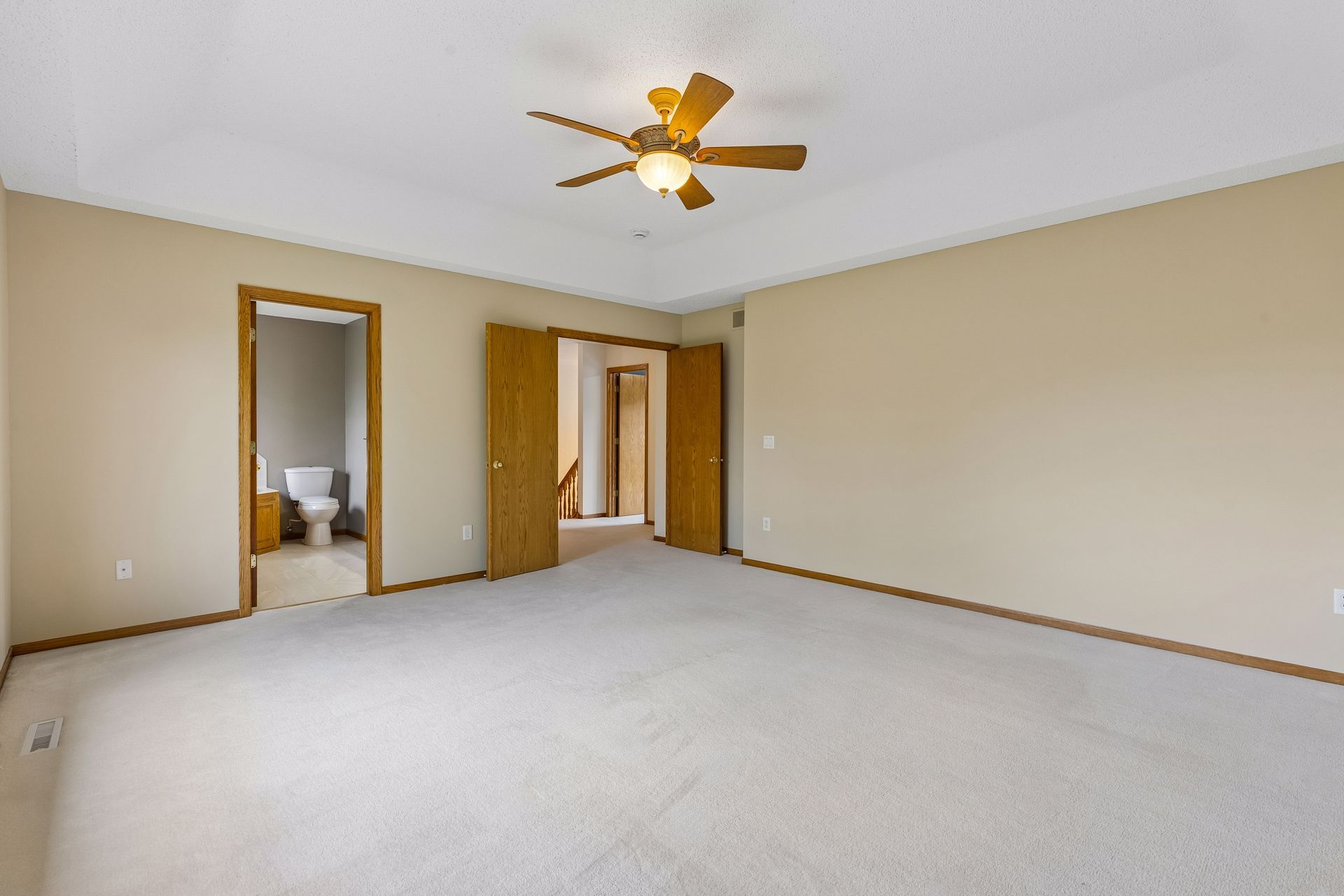 Meticulously Maintained Executive Home Near Parks and Trails - 物件實景