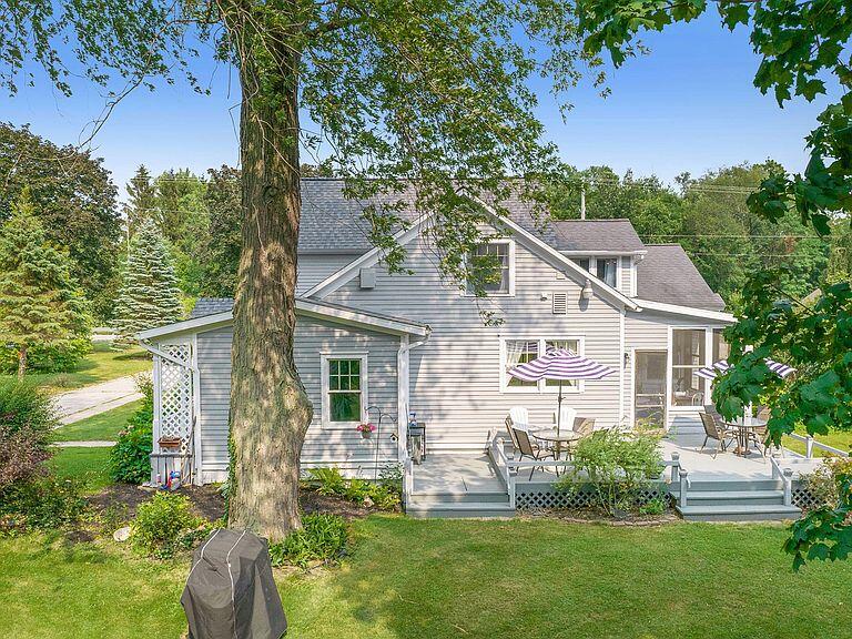 South Haven, Michigan, 49090, United States, 4 Bedrooms Bedrooms, ,3 BathroomsBathrooms,Residential,For Sale,1937505