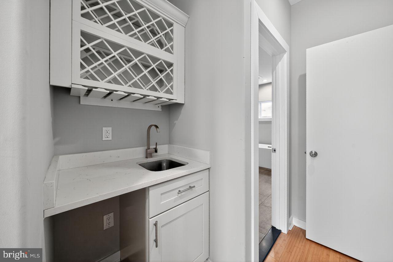 Philadelphia, Pennsylvania, 19146, United States, 4 Bedrooms Bedrooms, ,3 BathroomsBathrooms,Residential,For Sale,1960964