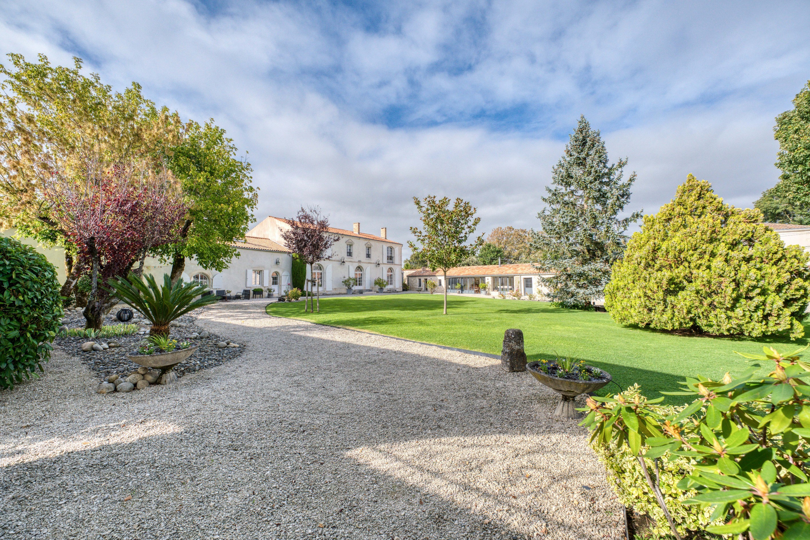 Magnificent property completely renovated with great potential - 物件實景