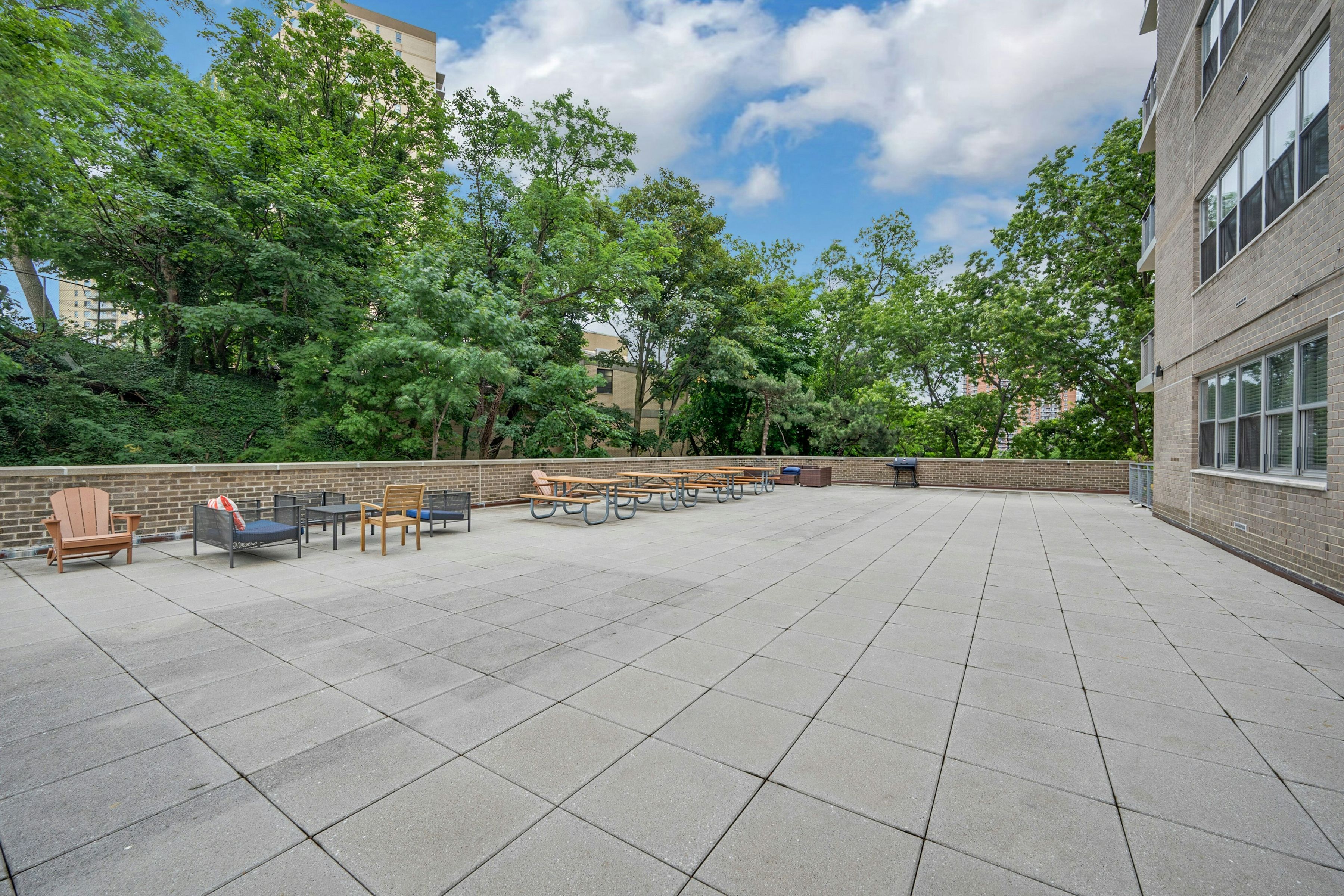  555 Kappock Street - 物件實景
