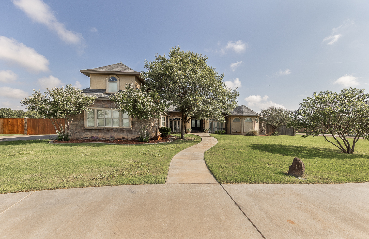 Lubbock, Texas, 79424, United States, 4 Bedrooms Bedrooms, ,4 BathroomsBathrooms,Residential,For Sale,1901178