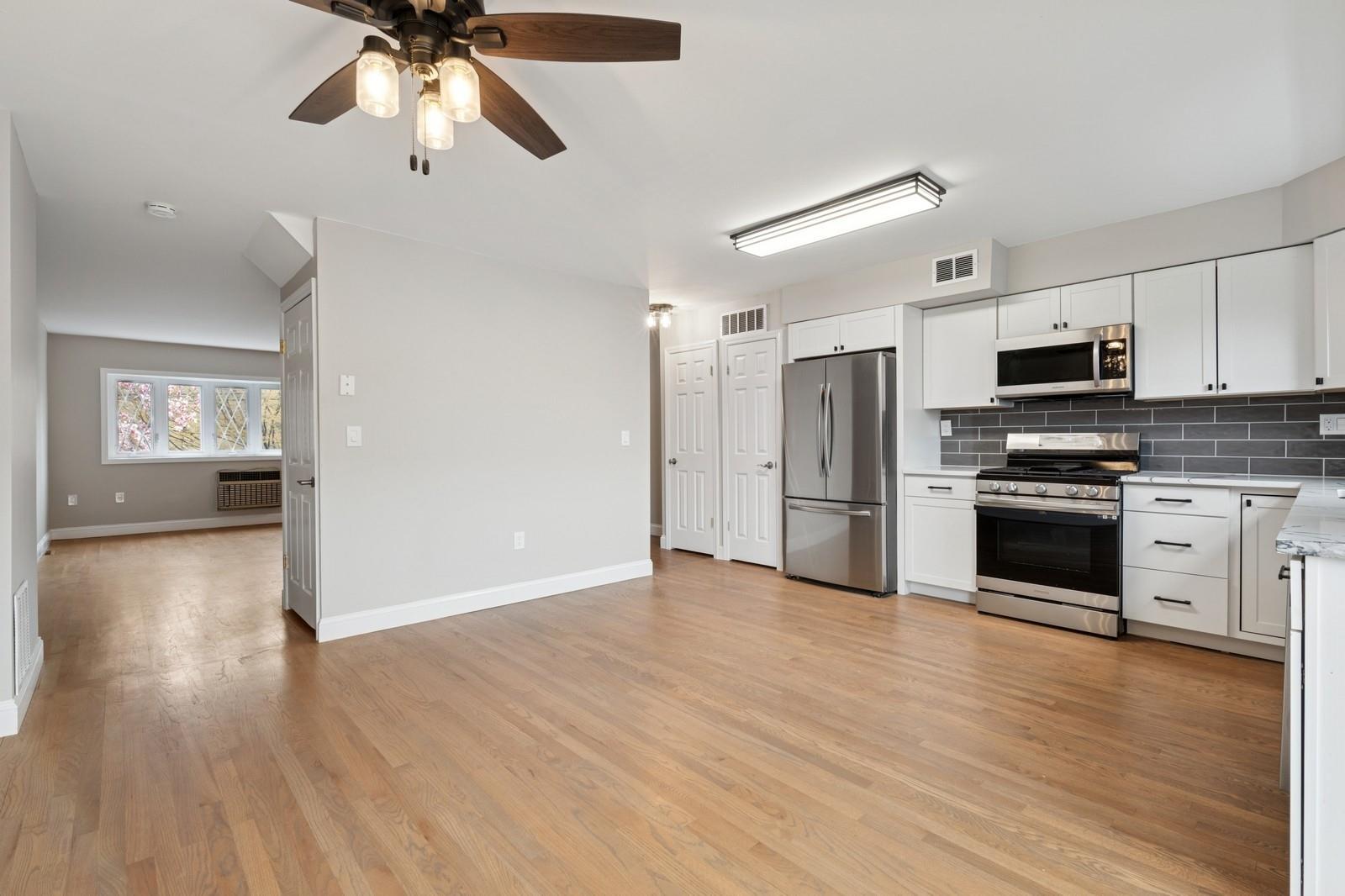 Bronx, New York, 10465, United States, 3 Bedrooms Bedrooms, ,2 BathroomsBathrooms,Residential,For Sale,1794216