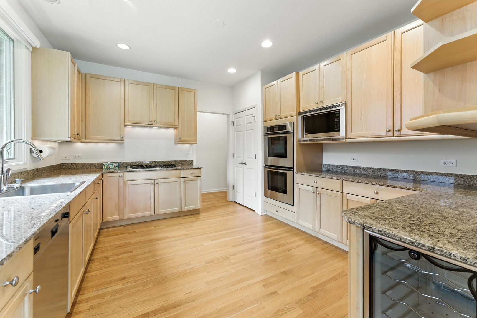 Highland Park, Illinois, 60035, United States, 4 Bedrooms Bedrooms, ,3 BathroomsBathrooms,Residential,For Sale,1912097