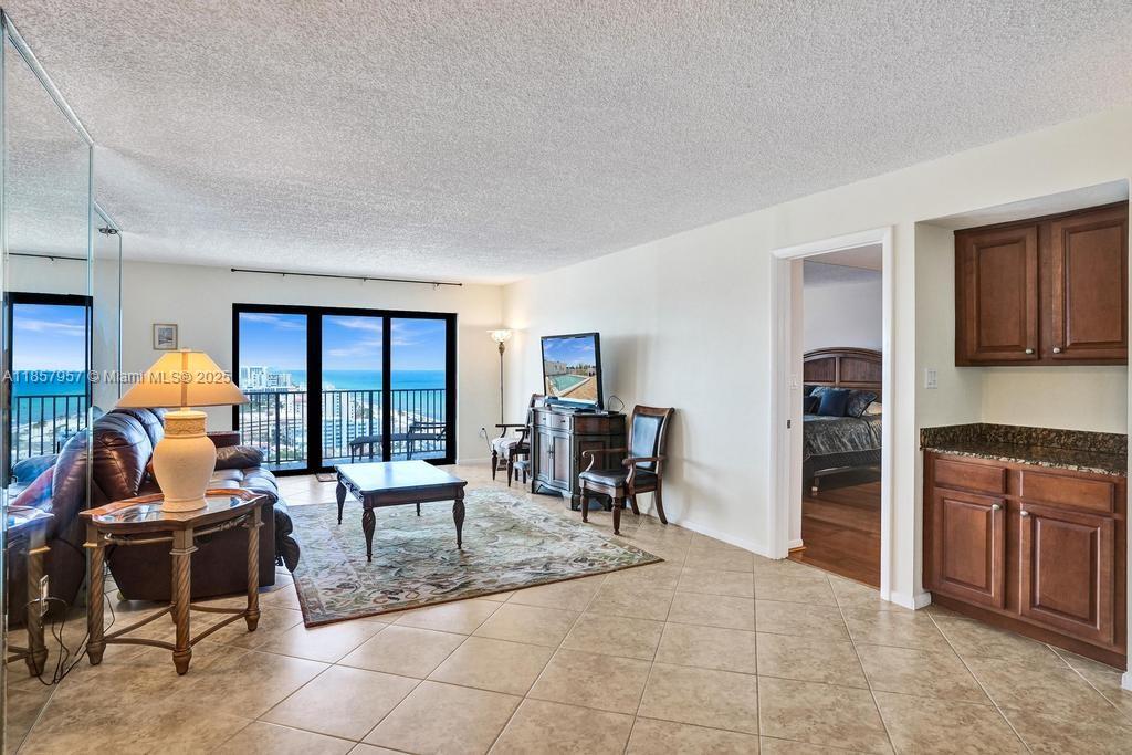 Hollywood, Florida, 33019, United States, 2 Bedrooms Bedrooms, ,2 BathroomsBathrooms,Residential,For Sale,1918580