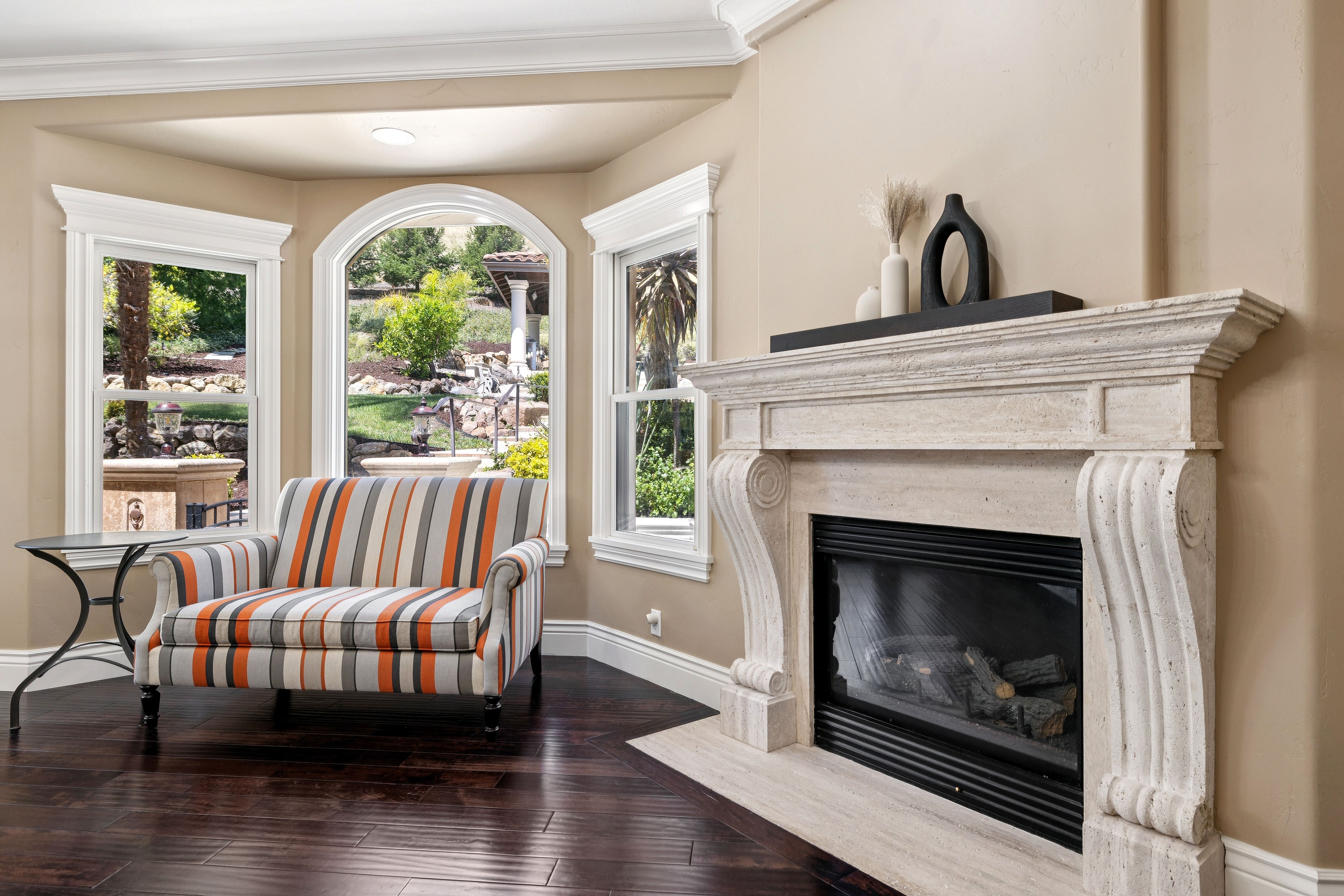  Grand Mediterranean Estate with Private Multi-Generational Wing - 物件實景