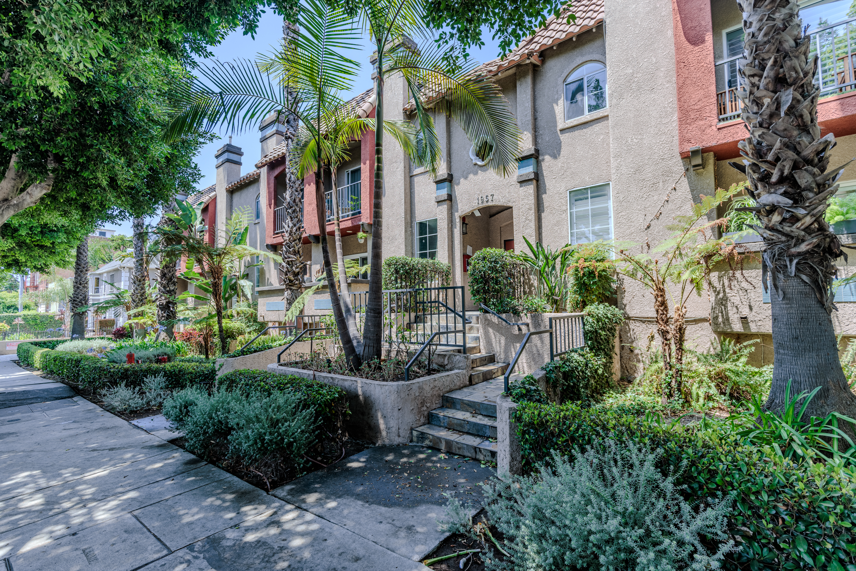 Los Angeles, California, 90068, United States, 2 Bedrooms Bedrooms, ,2 BathroomsBathrooms,Residential,For Sale,1977140