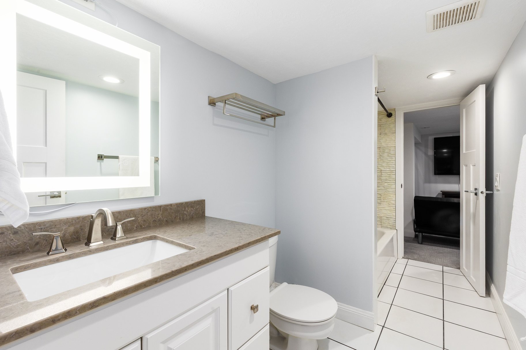  Charming Avenues Home Blending Timeless Character with Everyday Comfort - 物件實景