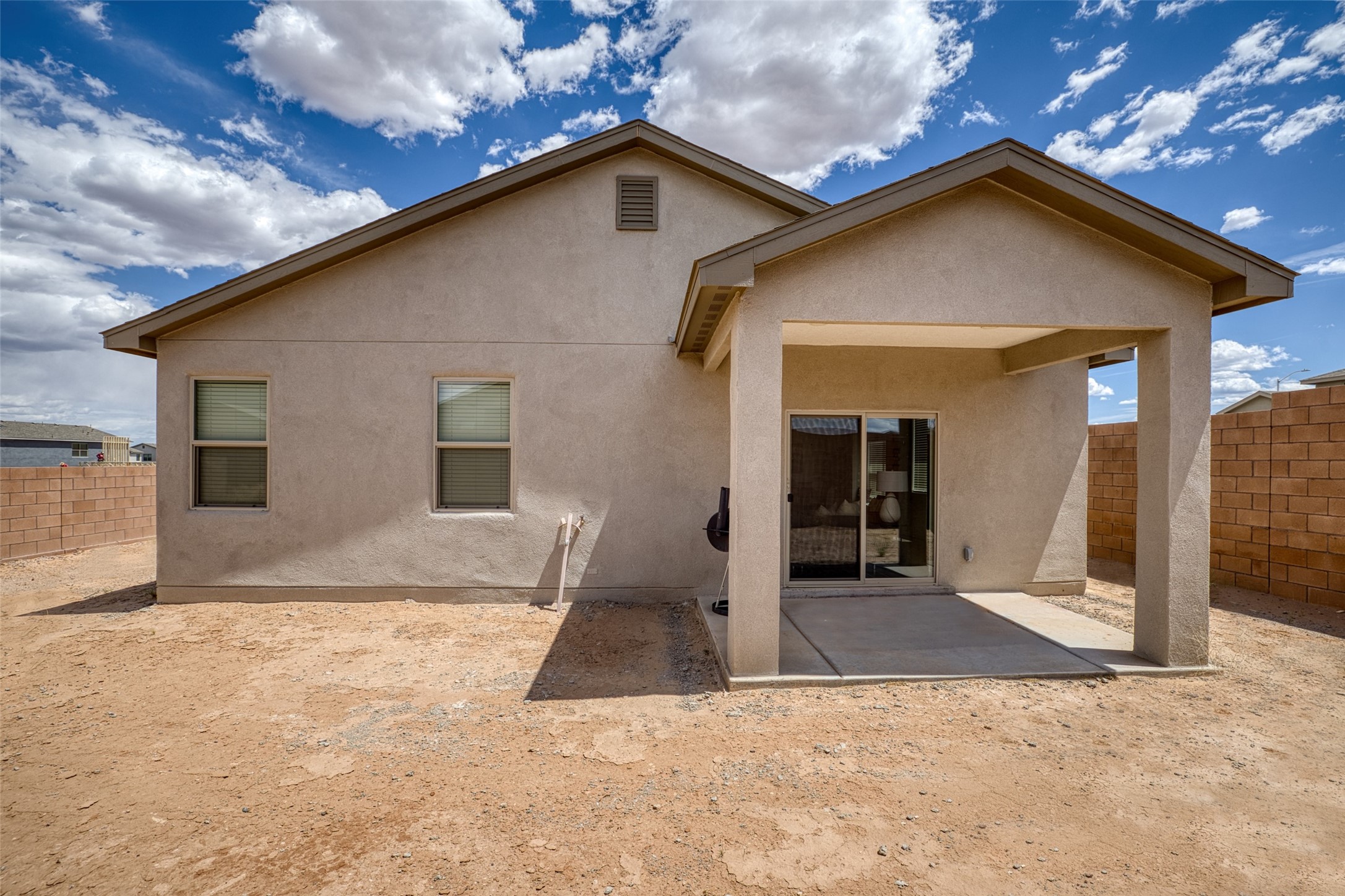  6200 White Hawk Drive Ne - 物件實景