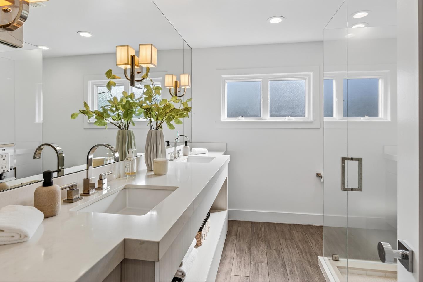 Hillsborough, California, 94010, United States, 3 Bedrooms Bedrooms, ,4 BathroomsBathrooms,Residential,For Sale,1989109