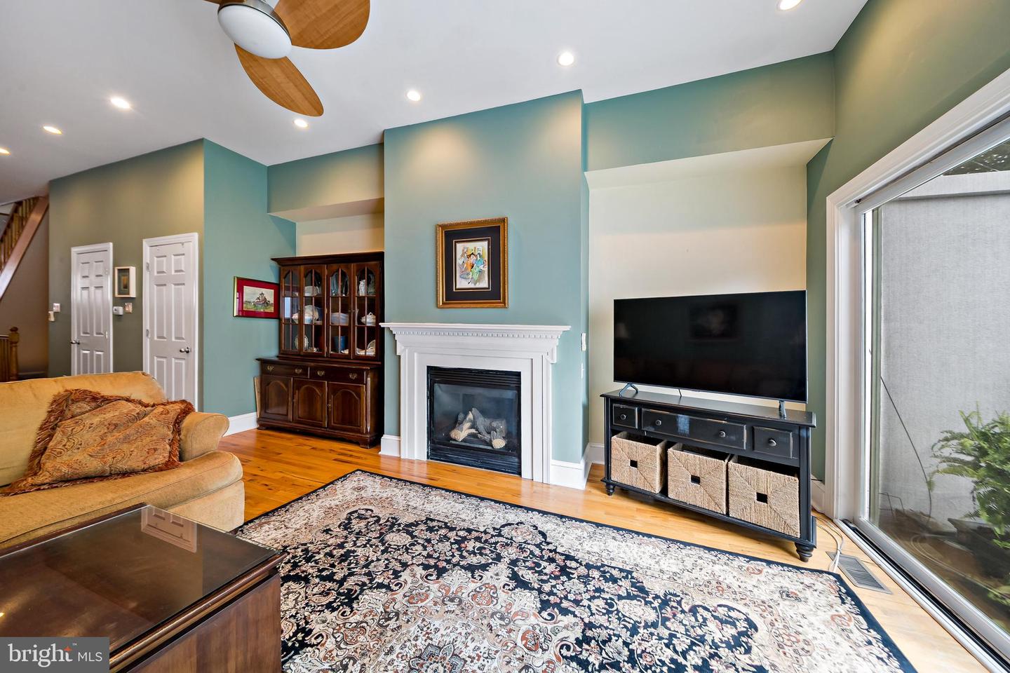 Philadelphia, Pennsylvania, 19130, United States, 3 Bedrooms Bedrooms, ,5 BathroomsBathrooms,Residential,For Sale,1908889