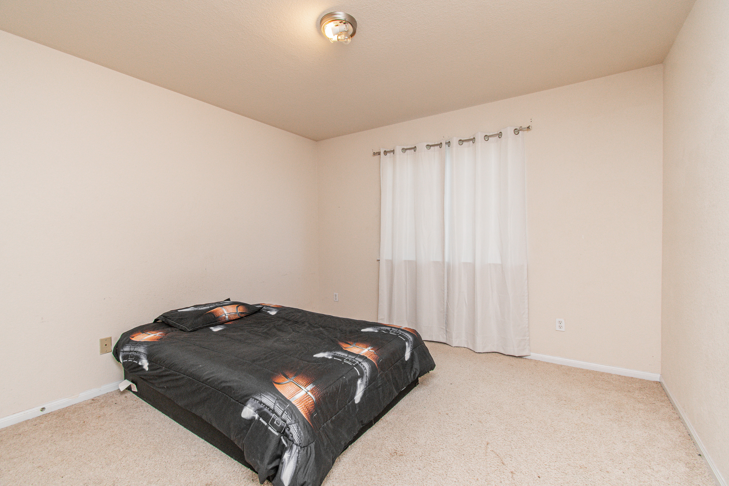  Spacious Two Storh Home  Great Layout  Value Priced Home - 物件實景