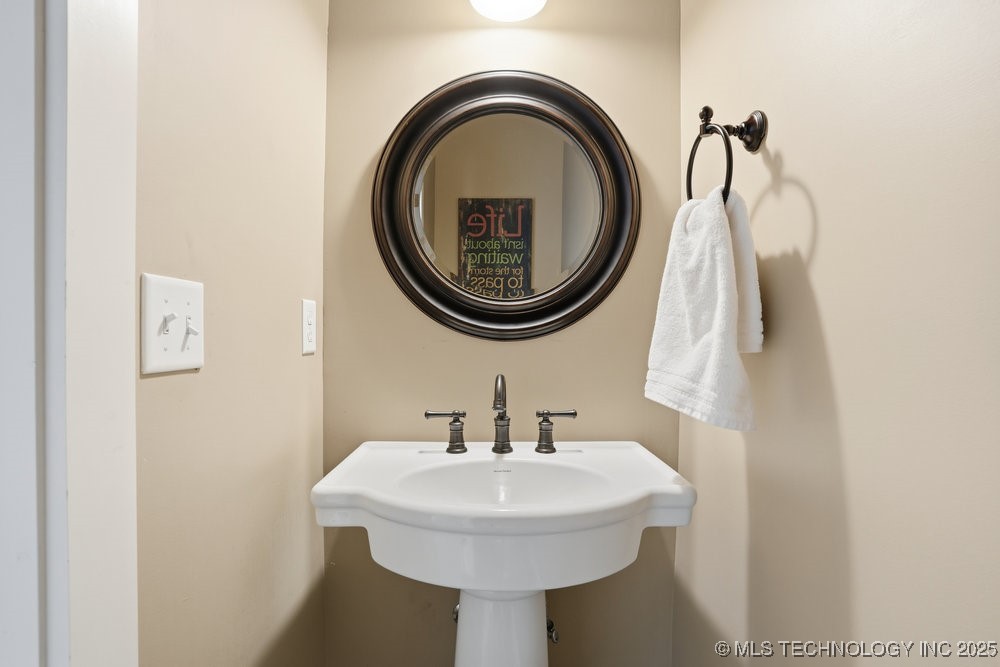 Jenks, Oklahoma, 74037, United States, 5 Bedrooms Bedrooms, ,6 BathroomsBathrooms,Residential,For Sale,1989076