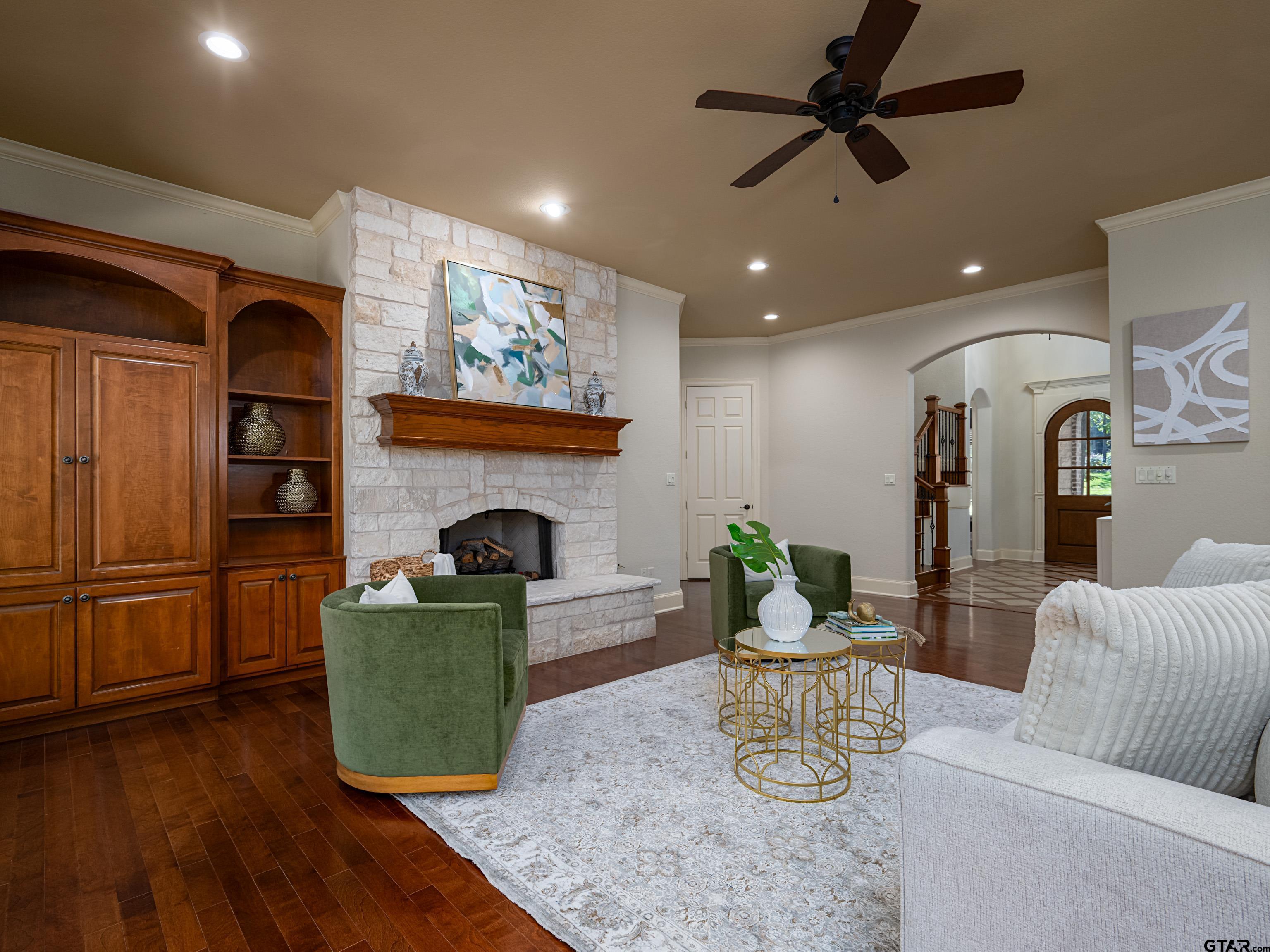 Tyler, Texas, 75703, United States, 4 Bedrooms Bedrooms, ,4 BathroomsBathrooms,Residential,For Sale,1970212