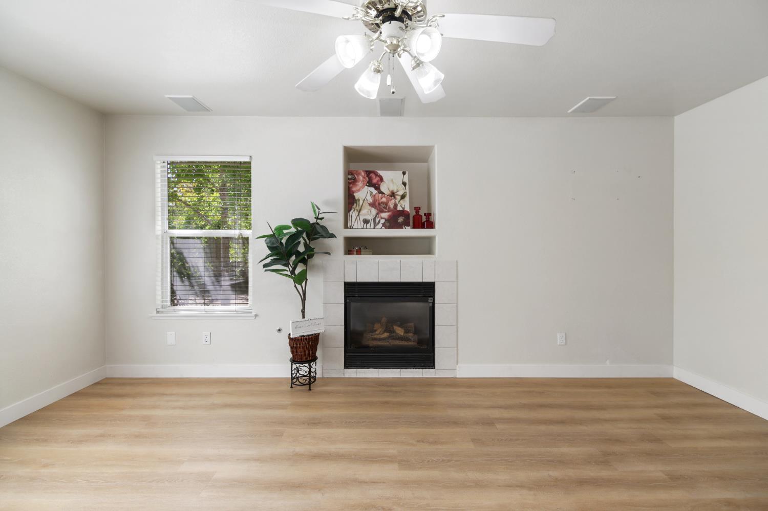 Folsom, California, 95630, United States, 4 Bedrooms Bedrooms, ,3 BathroomsBathrooms,Residential,For Sale,1926196