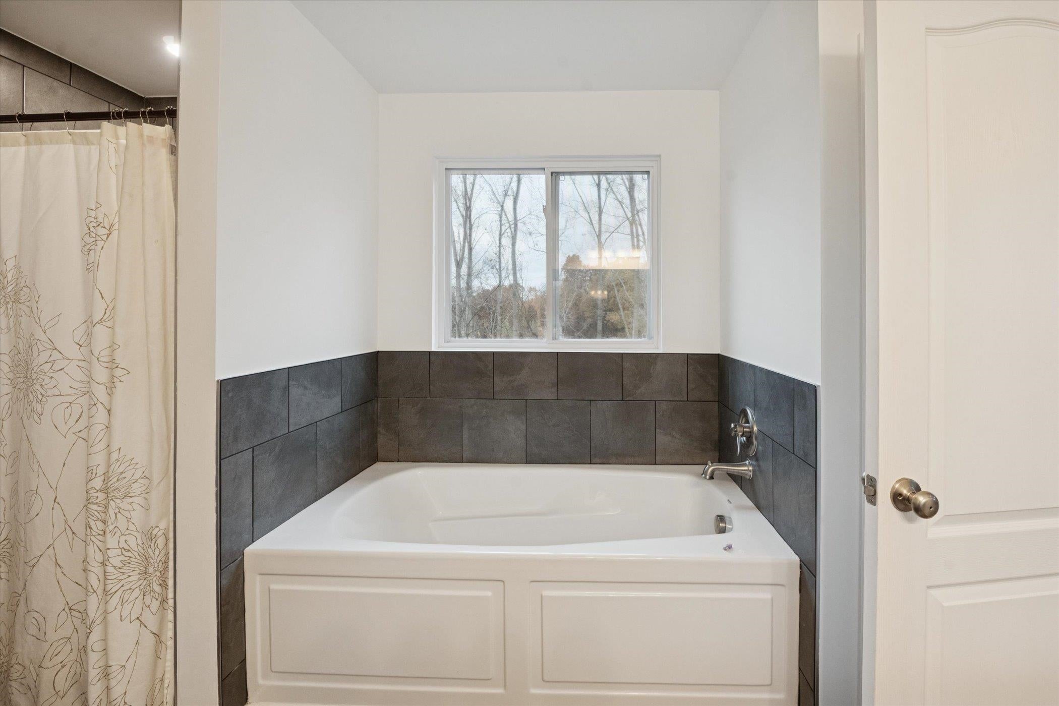 Ortonville, Michigan, 48462, United States, 5 Bedrooms Bedrooms, ,3 BathroomsBathrooms,Residential,For Sale,2008578