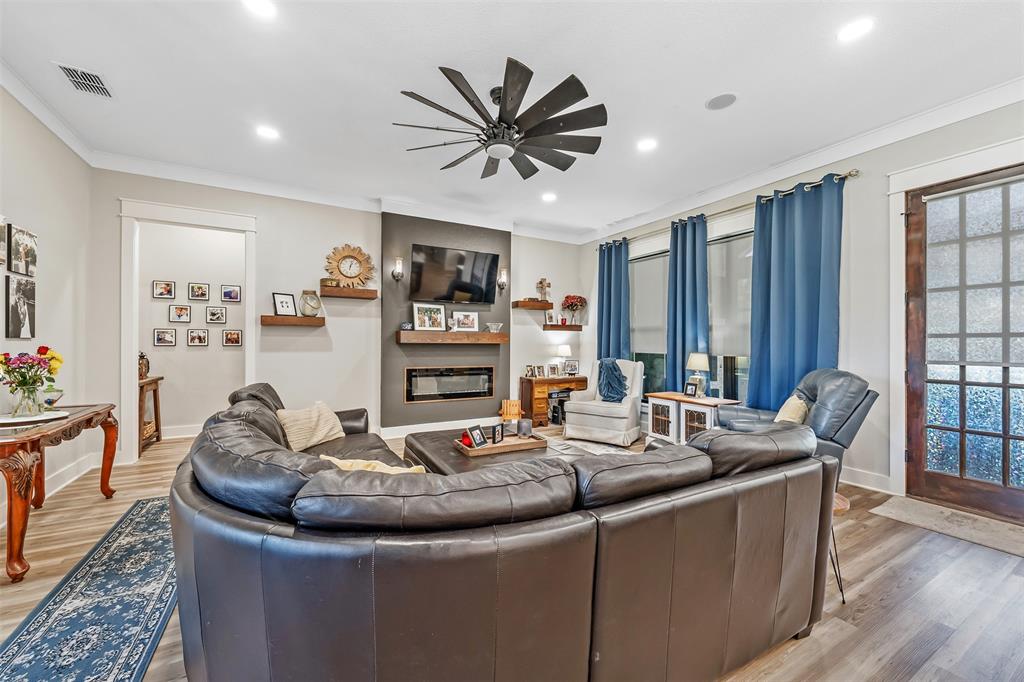 Mineola, Texas, 75773, United States, 3 Bedrooms Bedrooms, ,3 BathroomsBathrooms,Residential,For Sale,1947145