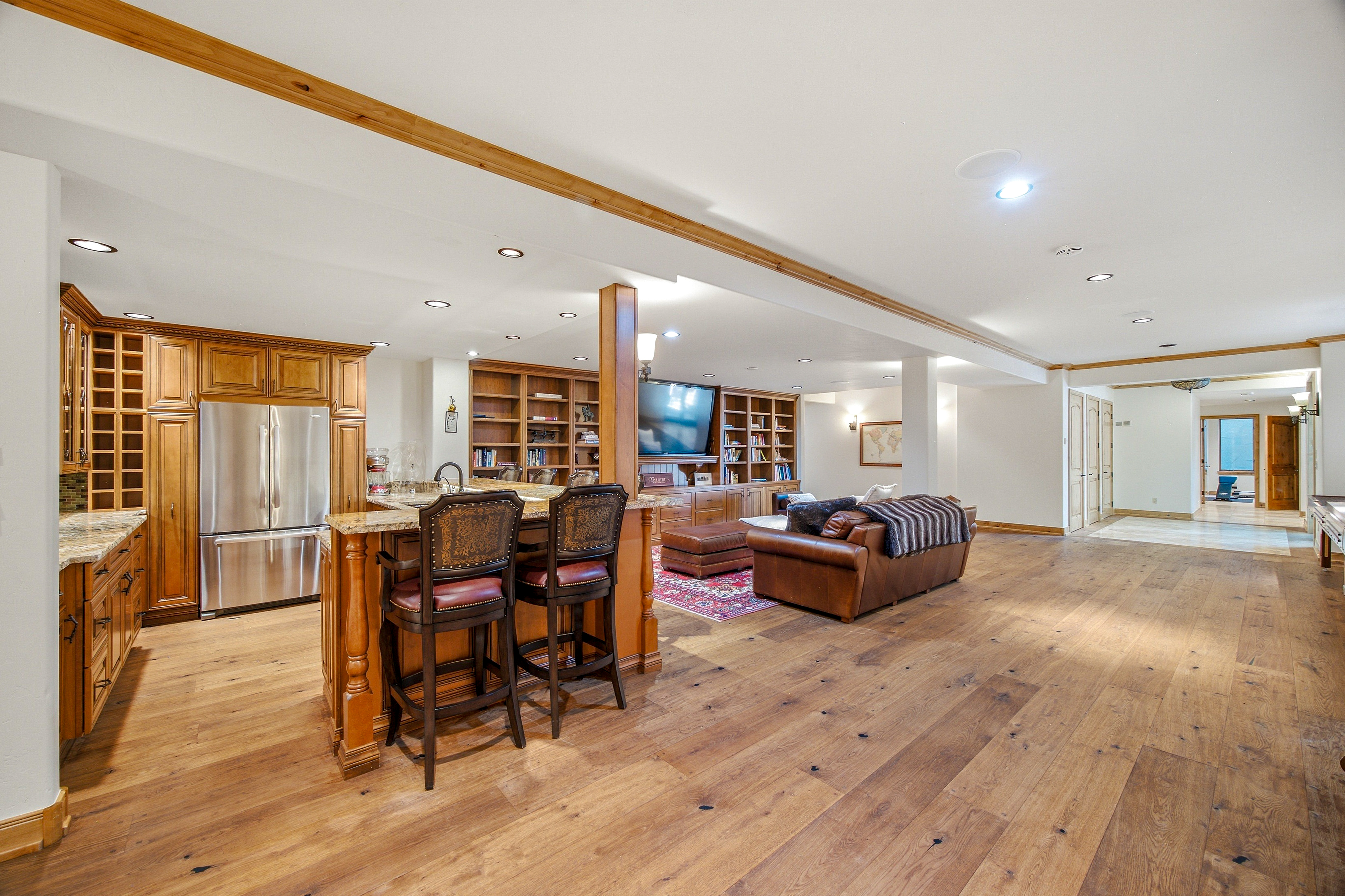  Custom-built, Single-family Home in the Exclusive Grand Traverse Neighborhood - 物件實景