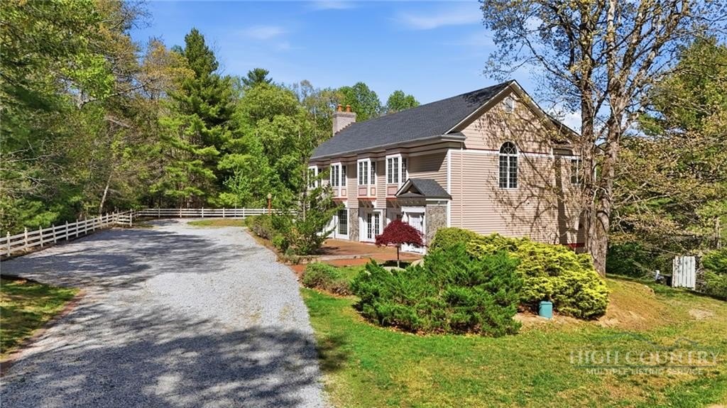 Banner Elk, North Carolina, 28604, United States, 4 Bedrooms Bedrooms, ,5 BathroomsBathrooms,Residential,For Sale,2020475