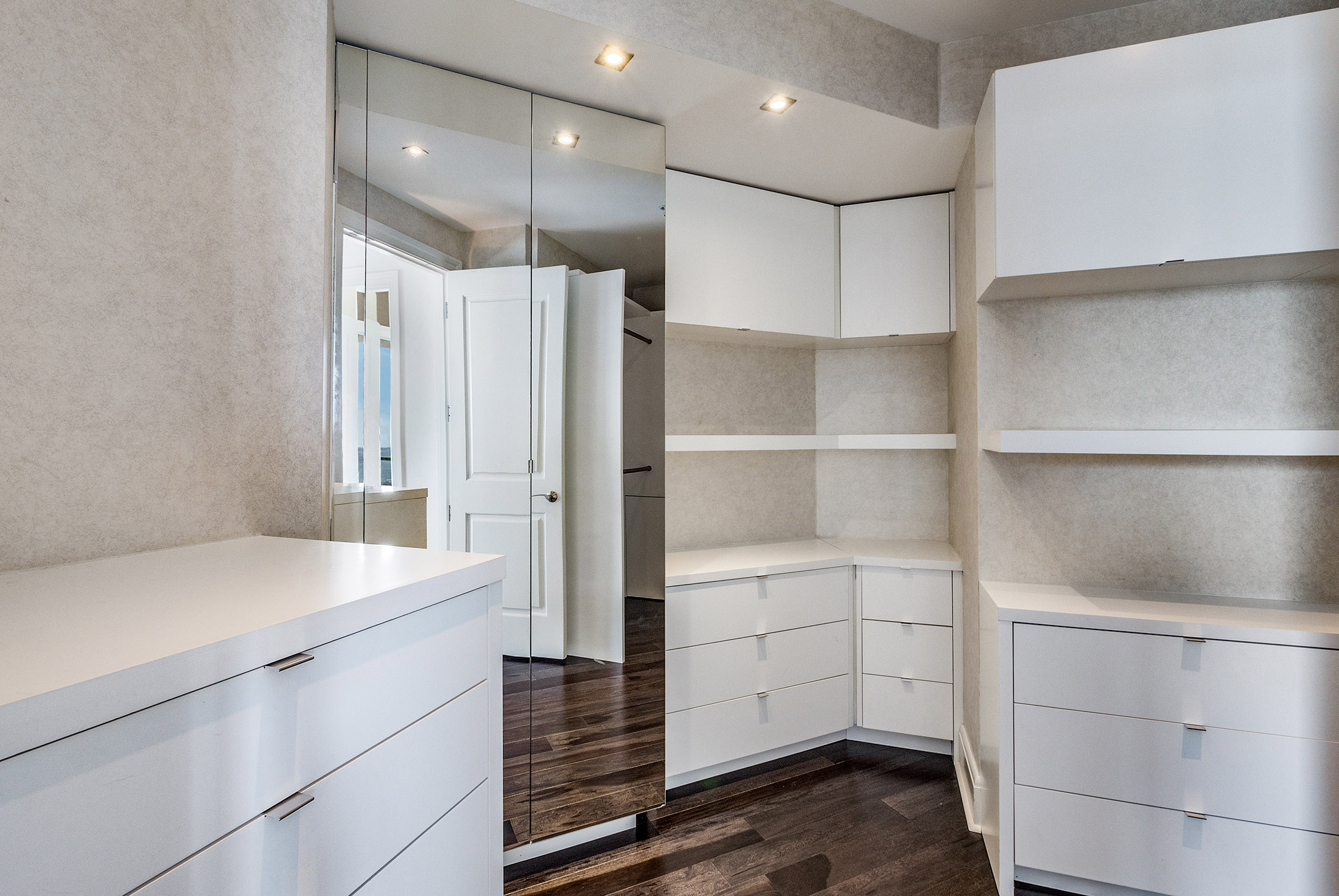 Exceptional Corner Unit with Stunning Skyline Views - 物件實景