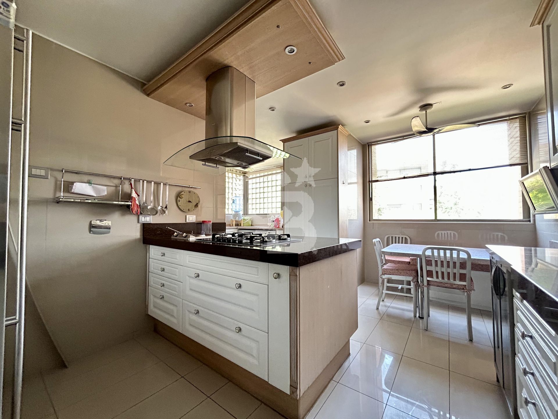 Vitacura, Chile, 4 Bedrooms Bedrooms, ,5 BathroomsBathrooms,Residential,For Sale,1998105