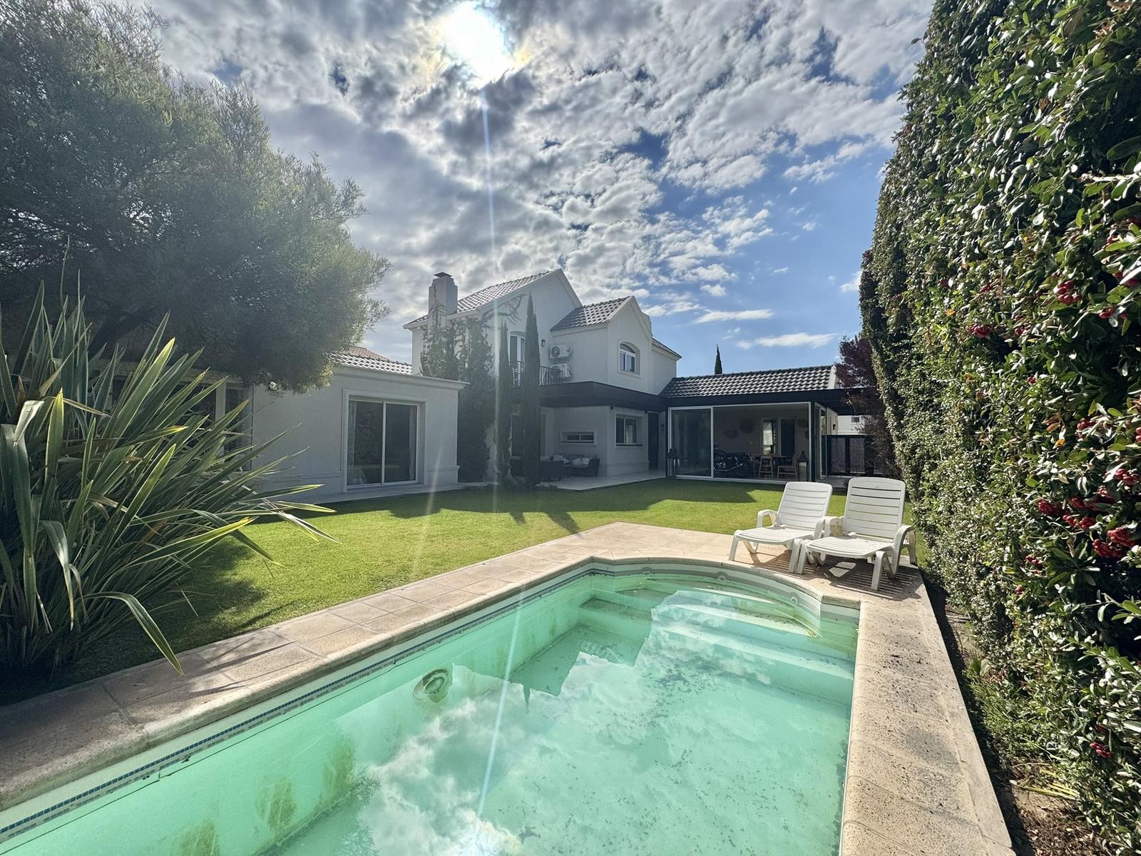 Godoy Cruz, AR-M, AR, 5 Bedrooms Bedrooms, ,4 BathroomsBathrooms,Residential,For Sale,1961859