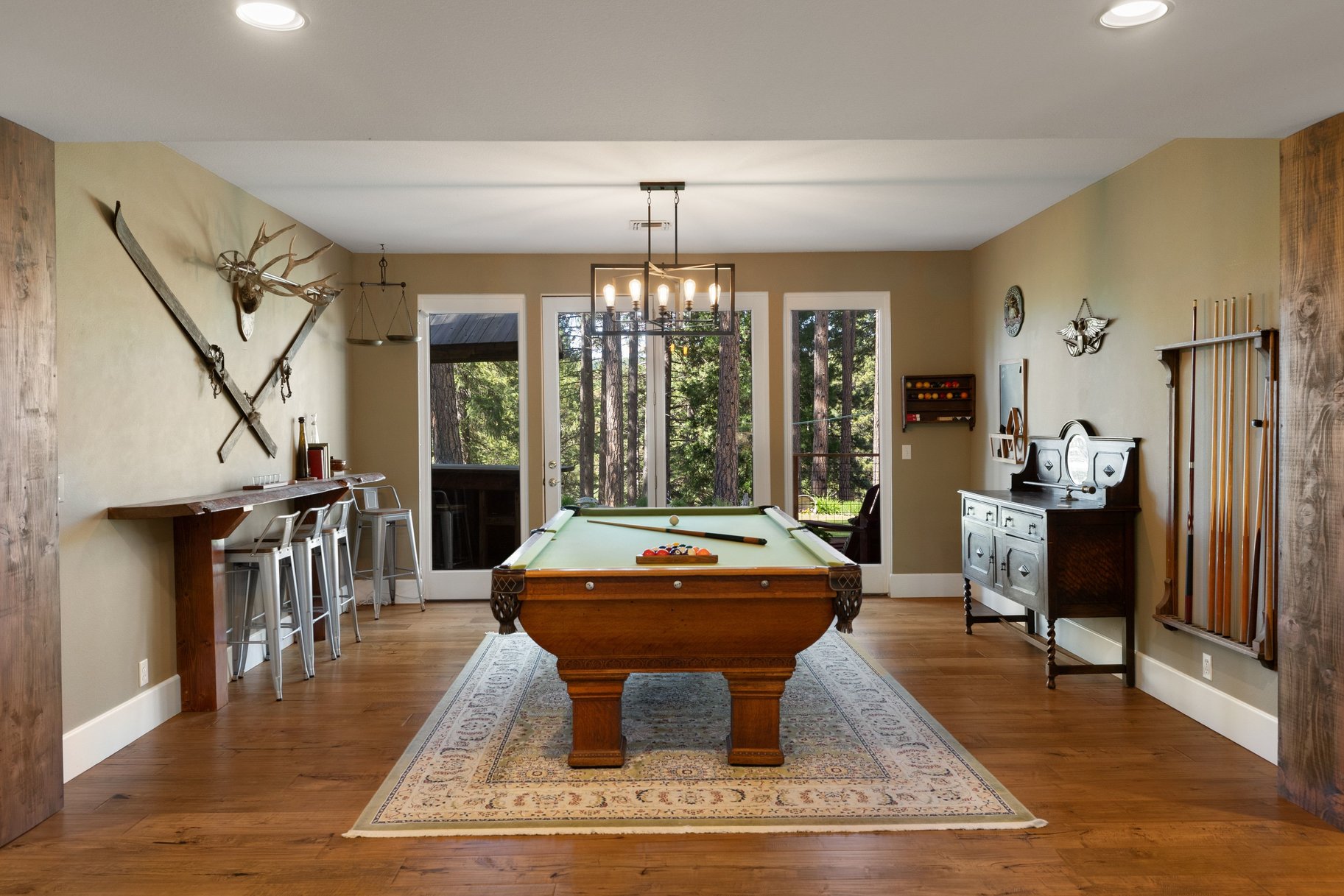  Hilltop Whitehawk Ranch Estate with Sweeping Meadow, Pond & Mountain Views - 物件實景