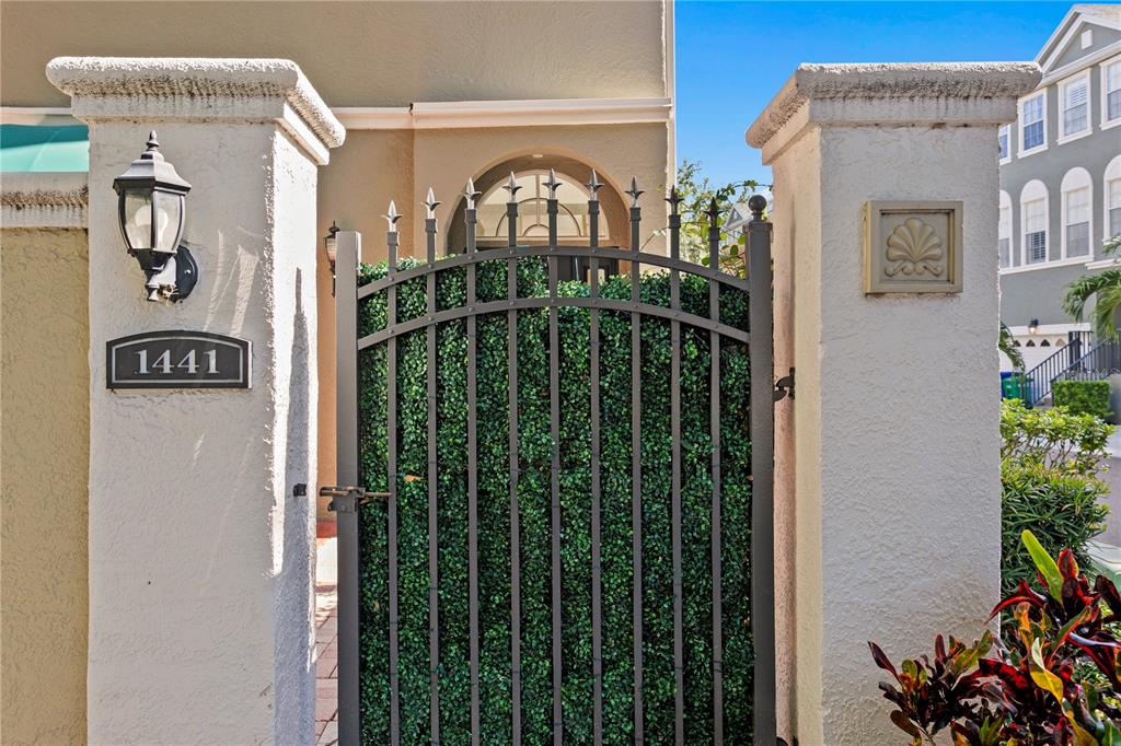 Tampa, Florida, 33602, United States, 3 Bedrooms Bedrooms, ,3 BathroomsBathrooms,Residential,For Sale,1902544