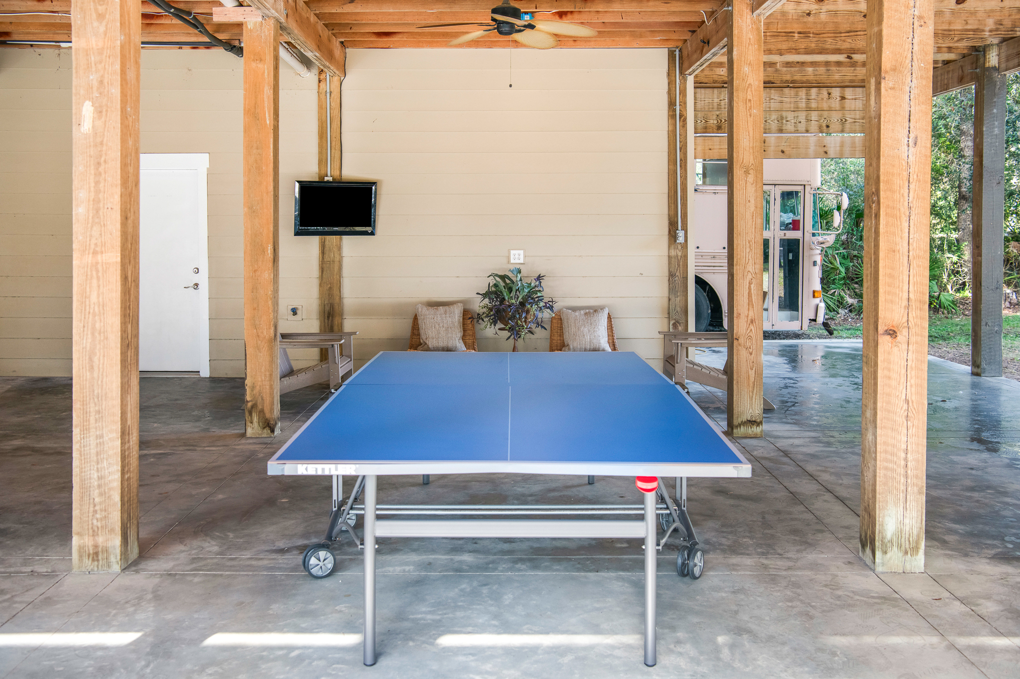  Furnished Coastal Retreat on Over an Acre with Pickleball Court - 物件實景