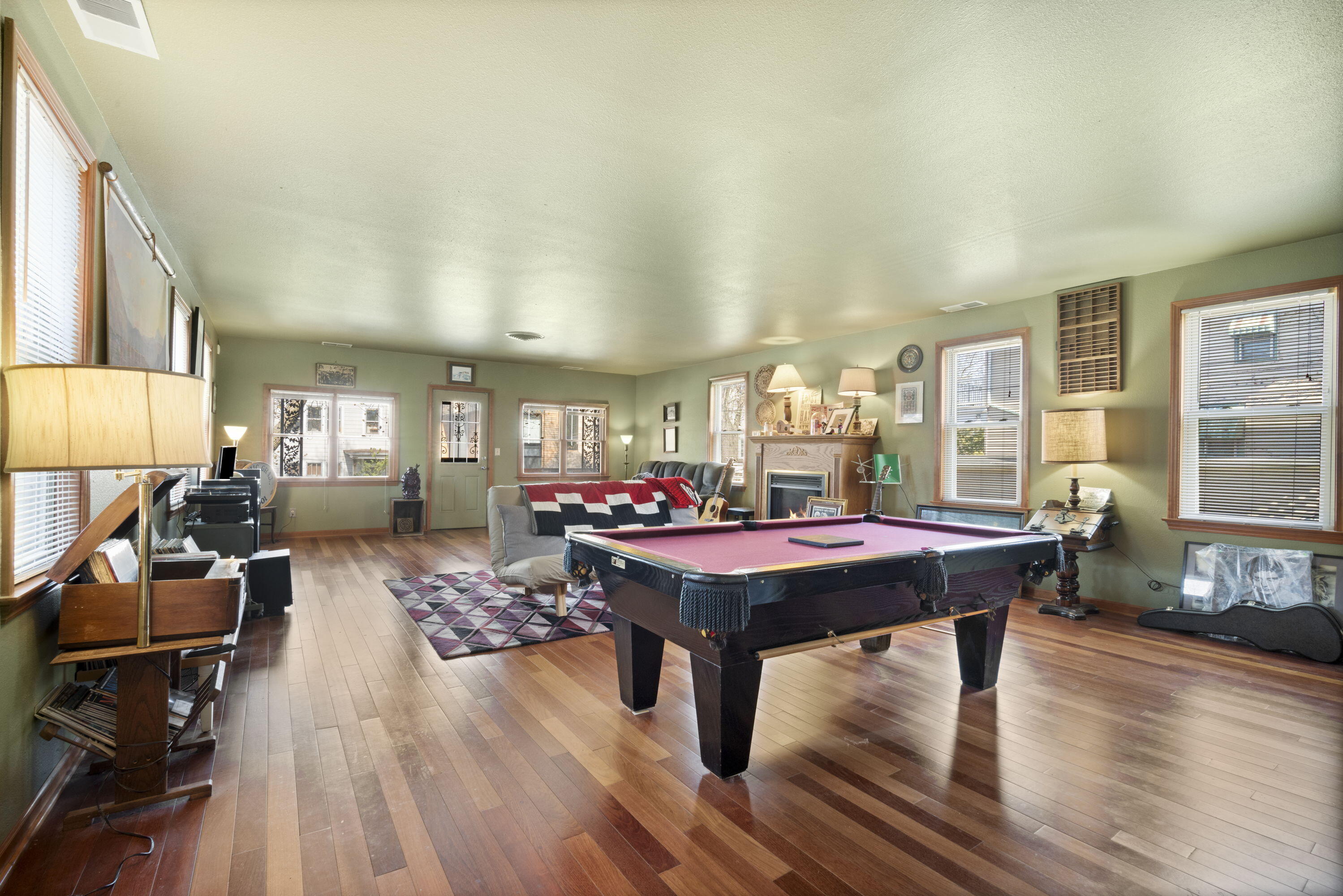 Milwaukee, Wisconsin, 53202, United States, 3 Bedrooms Bedrooms, ,3 BathroomsBathrooms,Residential,For Sale,1982792