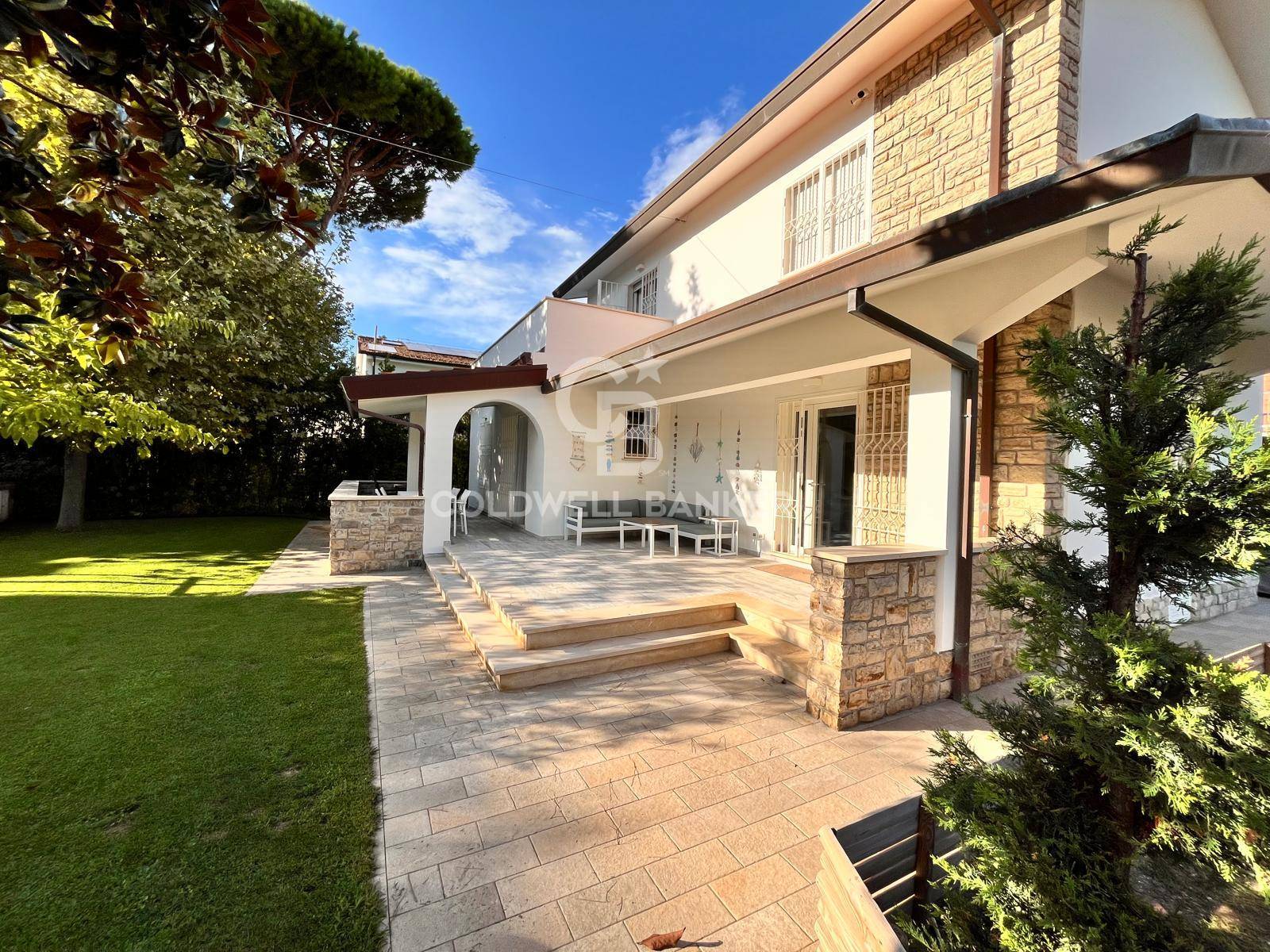 Via Scassicarli, Forte dei Marmi, Lucca, 55042, IT, 4 Bedrooms Bedrooms, ,3 BathroomsBathrooms,Residential,For Sale,Via Scassicarli,1627948