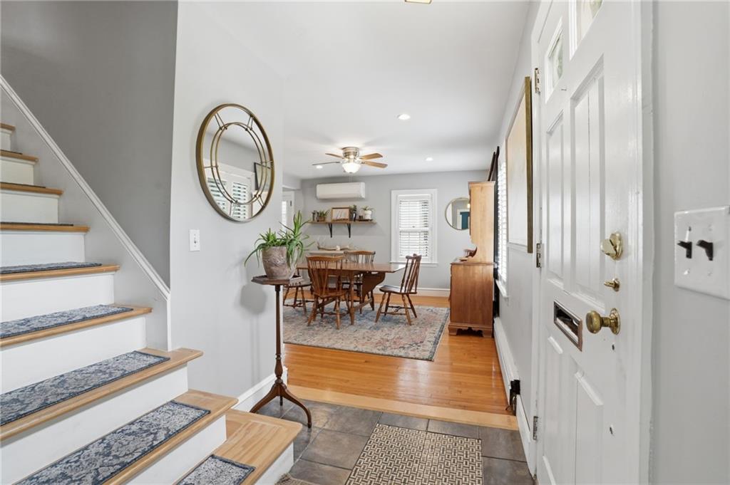 Warren, Rhode Island, 02885, United States, 2 Bedrooms Bedrooms, ,3 BathroomsBathrooms,Residential,For Sale,2048130