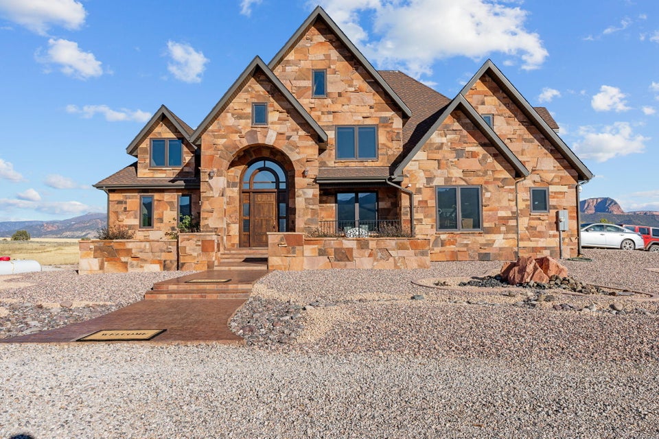 New Harmony, Utah, 84757, United States, 5 Bedrooms Bedrooms, ,6 BathroomsBathrooms,Residential,For Sale,2000791