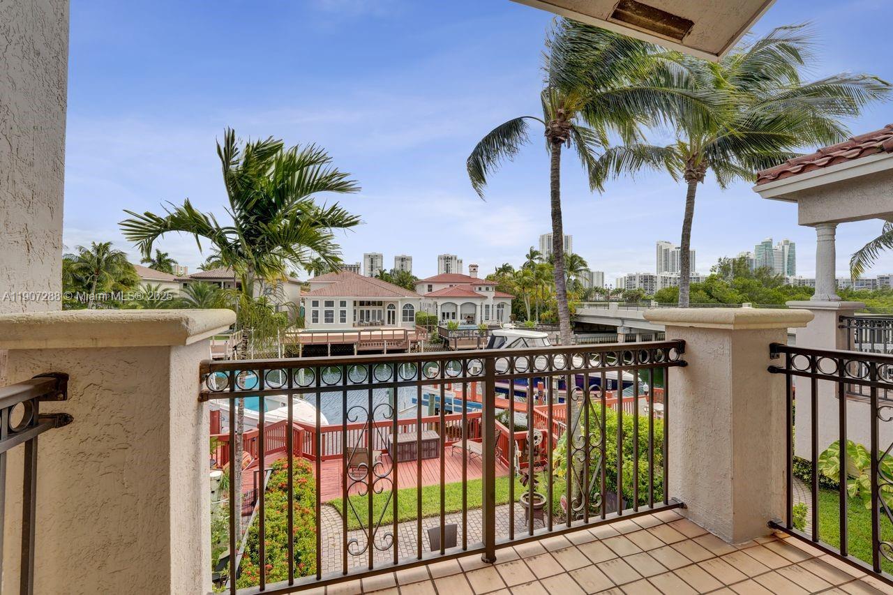 Hollywood, Florida, 33019, United States, 3 Bedrooms Bedrooms, ,3 BathroomsBathrooms,Residential,For Sale,1989592