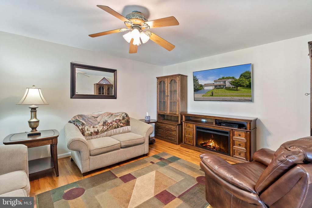 Winchester, Virginia, 22601, United States, 3 Bedrooms Bedrooms, ,3 BathroomsBathrooms,Residential,For Sale,1906316