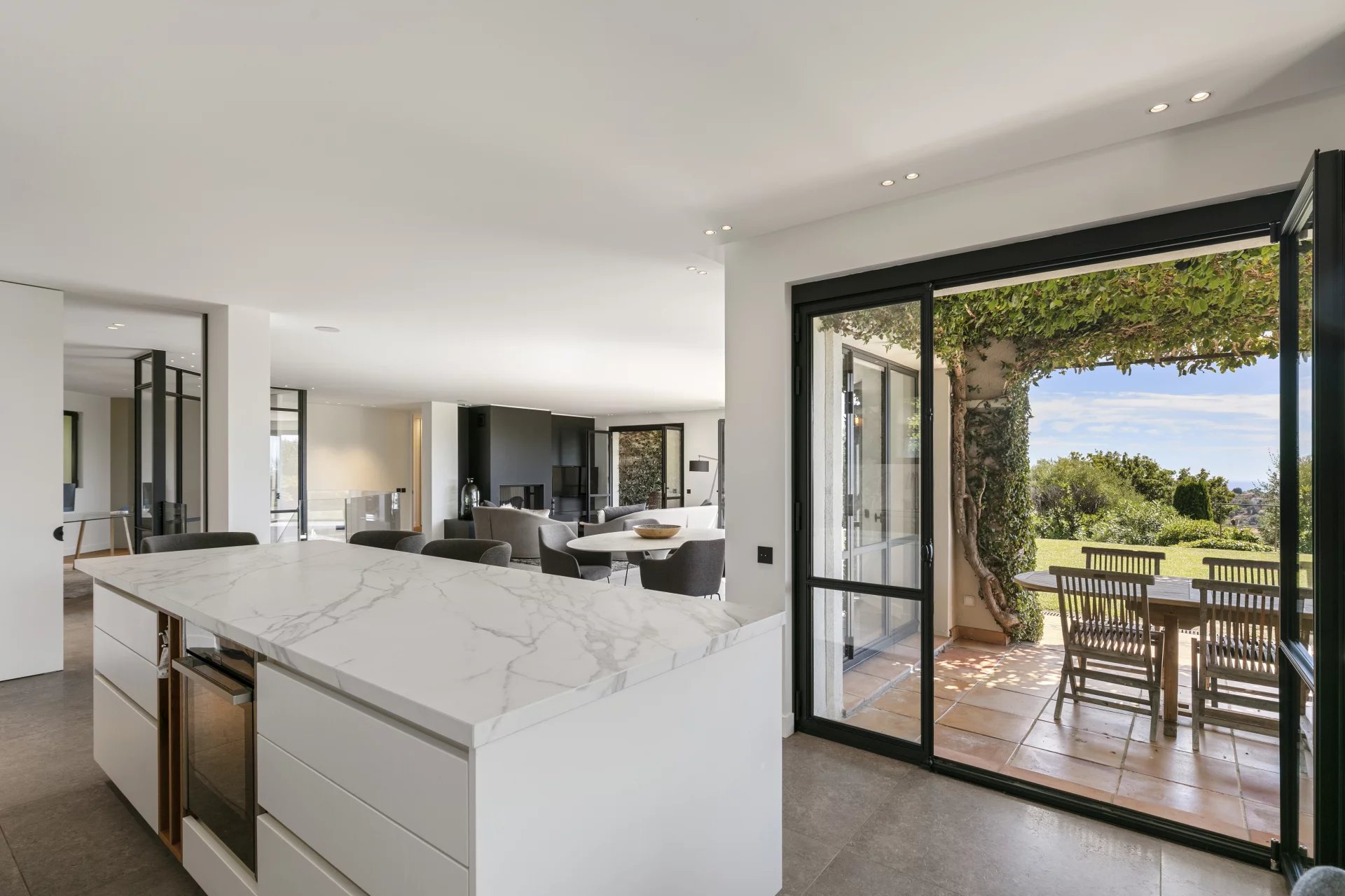 Nice, Provence-Alpes-Côte d’Azur, 06000, FR, 4 Bedrooms Bedrooms, ,6 BathroomsBathrooms,Residential,For Sale,1950974