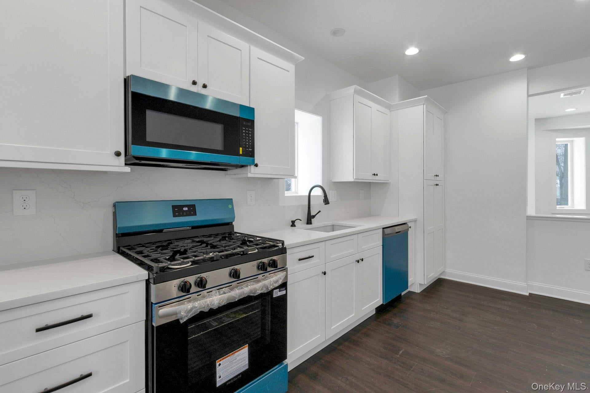 Valley Cottage, New York, 10989, United States, 4 Bedrooms Bedrooms, ,3 BathroomsBathrooms,Residential,For Sale,2005431