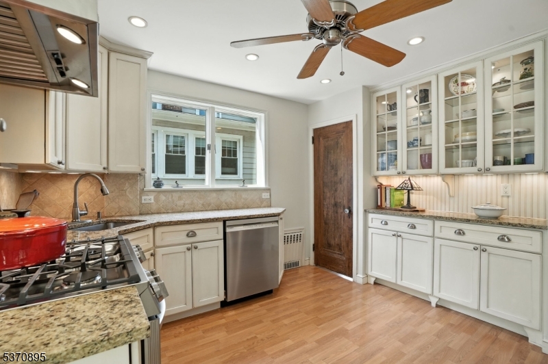 Maplewood Twp., New Jersey, 07040, United States, 4 Bedrooms Bedrooms, ,3 BathroomsBathrooms,Residential,For Sale,1940920