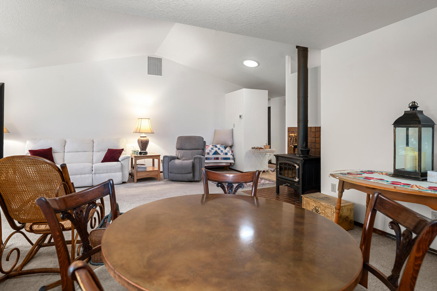 Bend, Oregon, 97702, United States, 2 Bedrooms Bedrooms, ,2 BathroomsBathrooms,Residential,For Sale,1991930