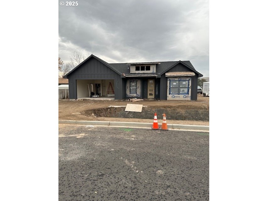 Pendleton, Oregon, 97801, United States, 3 Bedrooms Bedrooms, ,2 BathroomsBathrooms,Residential,For Sale,1993501