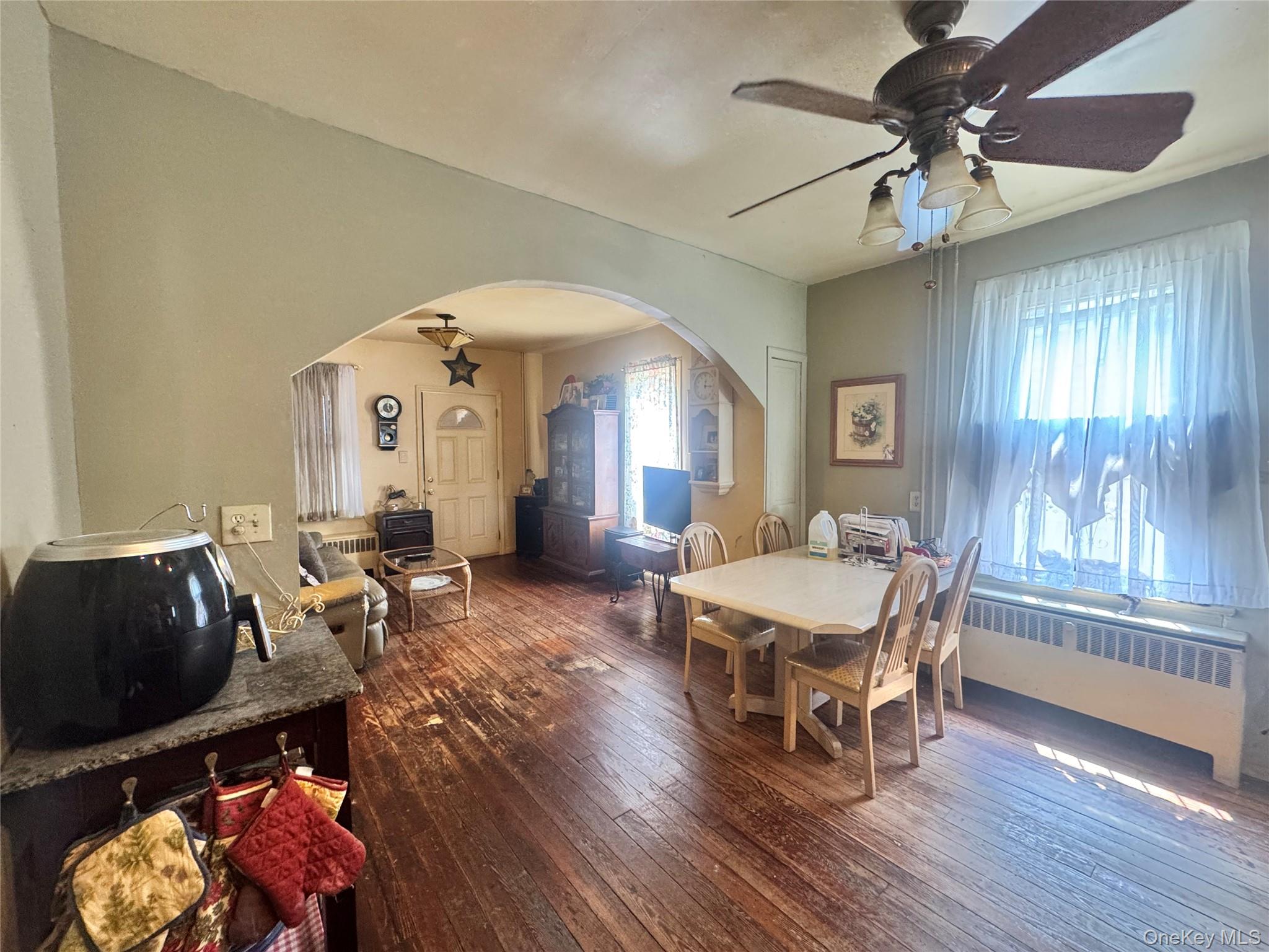 Yonkers, New York, 10701, United States, 4 Bedrooms Bedrooms, ,2 BathroomsBathrooms,Residential,For Sale,1939242