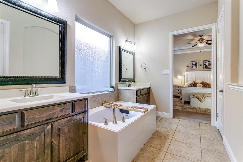 Euless, Texas, 76039, United States, 4 Bedrooms Bedrooms, ,4 BathroomsBathrooms,Residential,For Sale,2003508