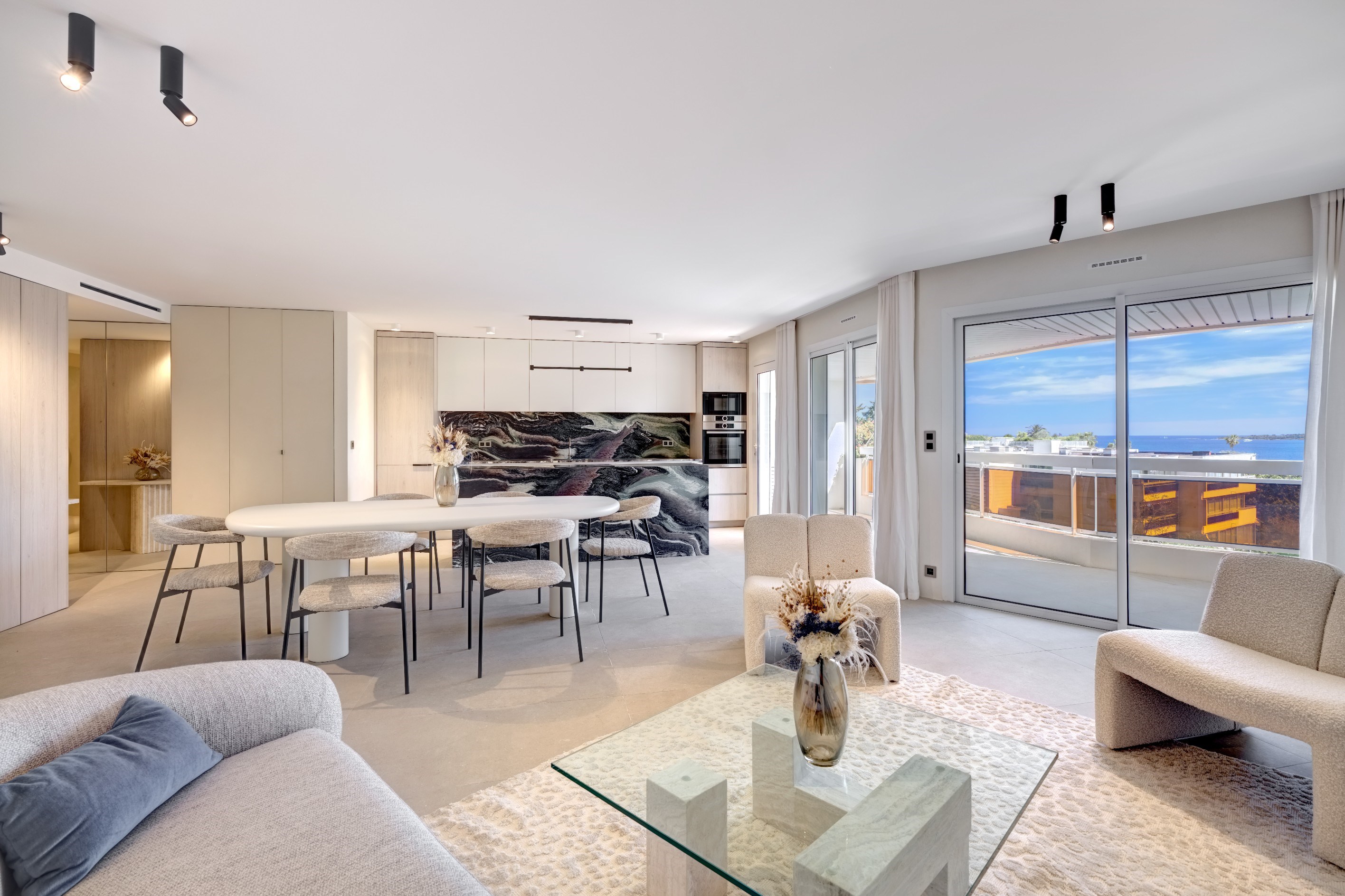  Renovated 113 sqm apartment with terrace and partial sea view - residence with … - 物件實景