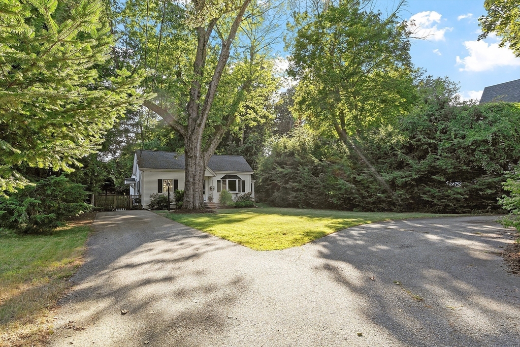Andover, Massachusetts, 01810, United States, 2 Bedrooms Bedrooms, ,1 BathroomBathrooms,Residential,For Sale,1941591