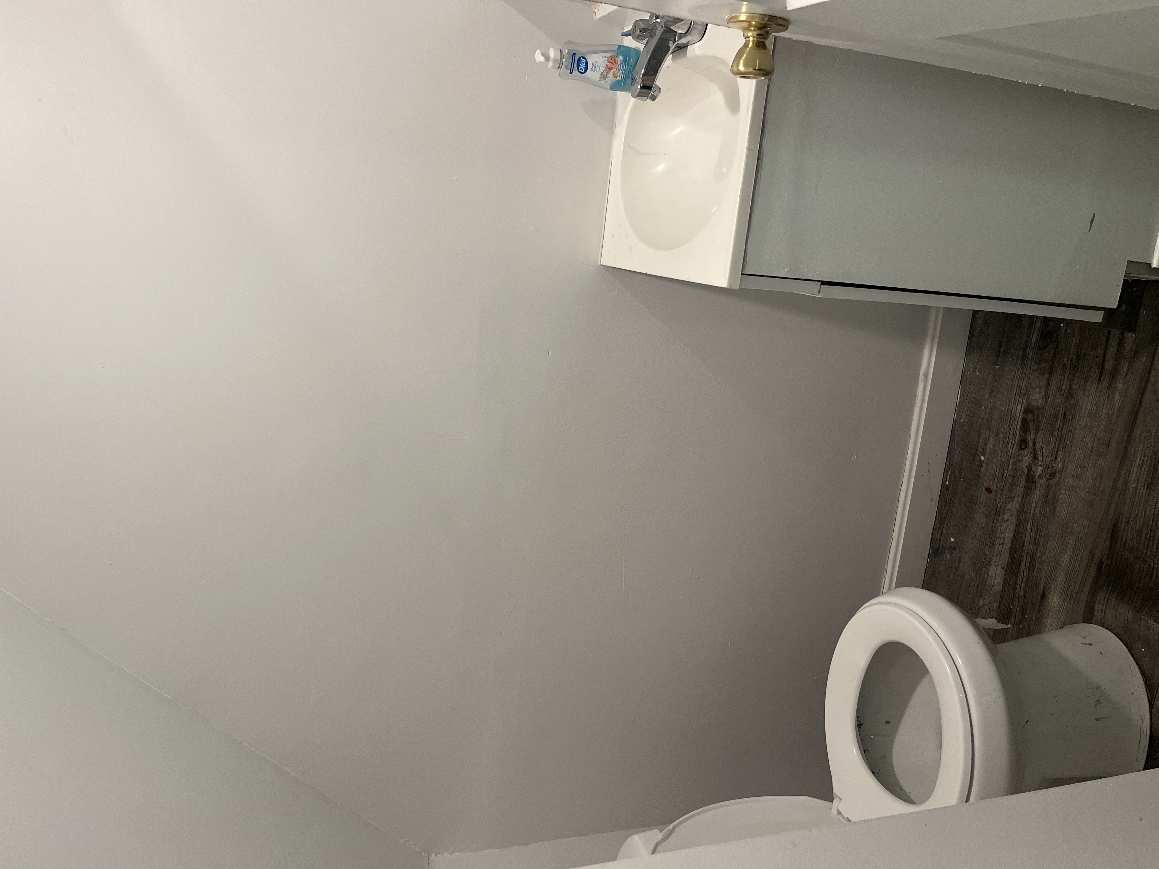 North Providence, Rhode Island, 02911, United States, 4 Bedrooms Bedrooms, ,4 BathroomsBathrooms,Residential,For Sale,1981959