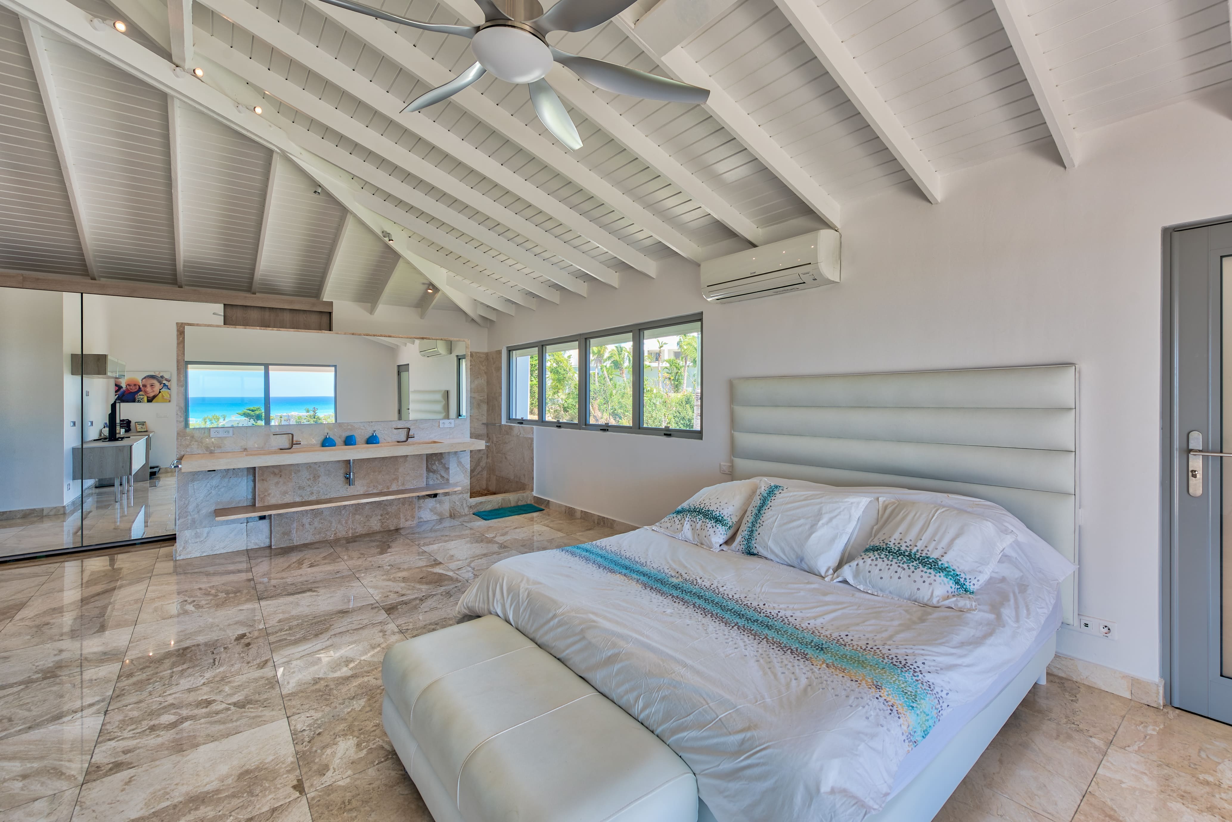  5 Bedroom Terres Basses Estate - 物件實景