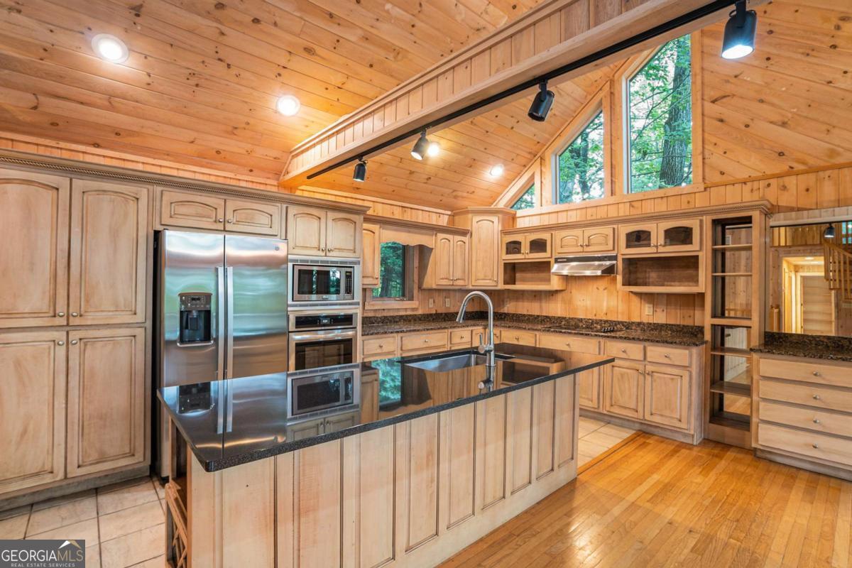 Ellijay, Georgia, 30536, United States, 4 Bedrooms Bedrooms, ,4 BathroomsBathrooms,Residential,For Sale,1888525